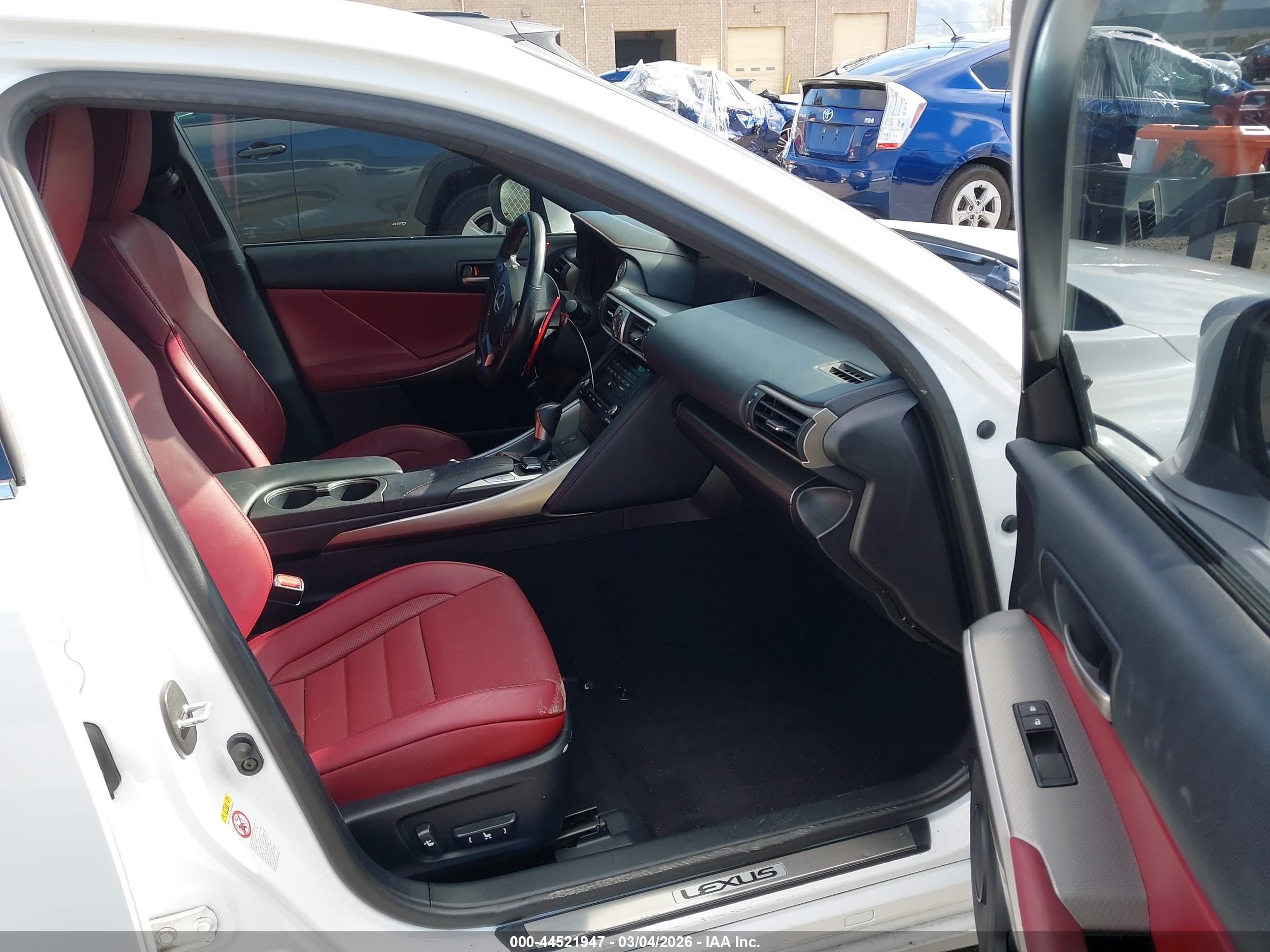 LEXUS IS image 5
