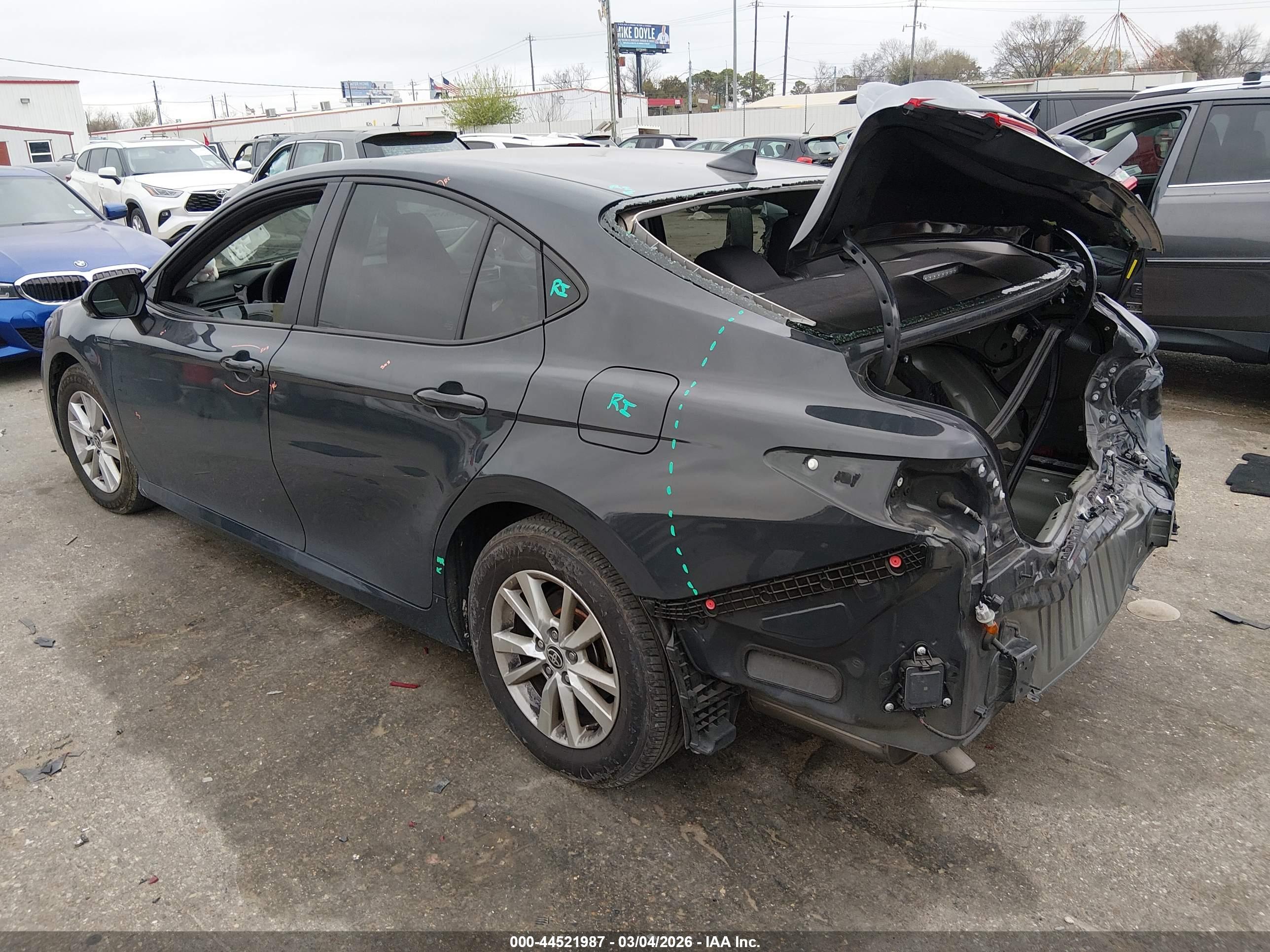 TOYOTA CAMRY image 3