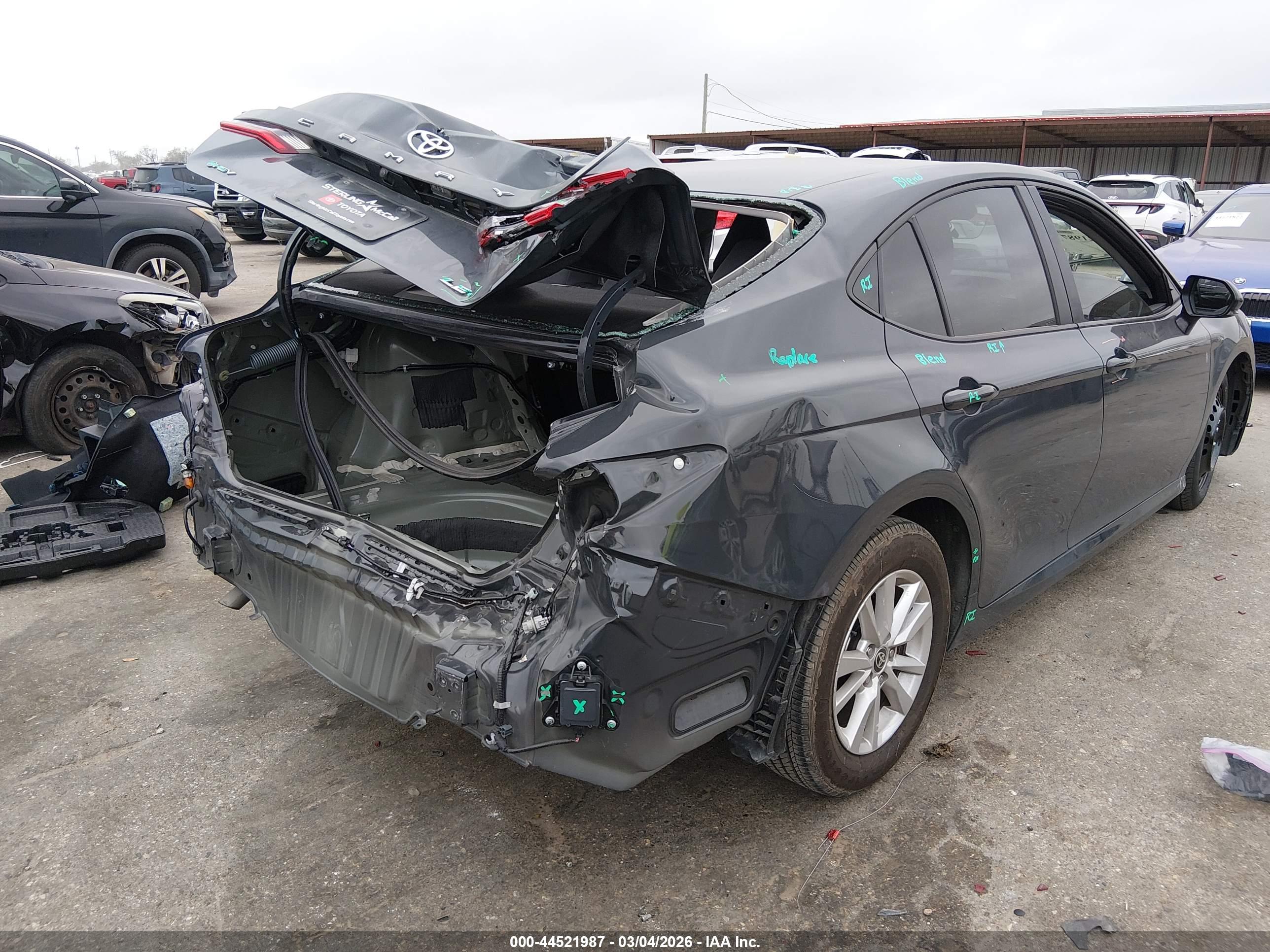 TOYOTA CAMRY image 4