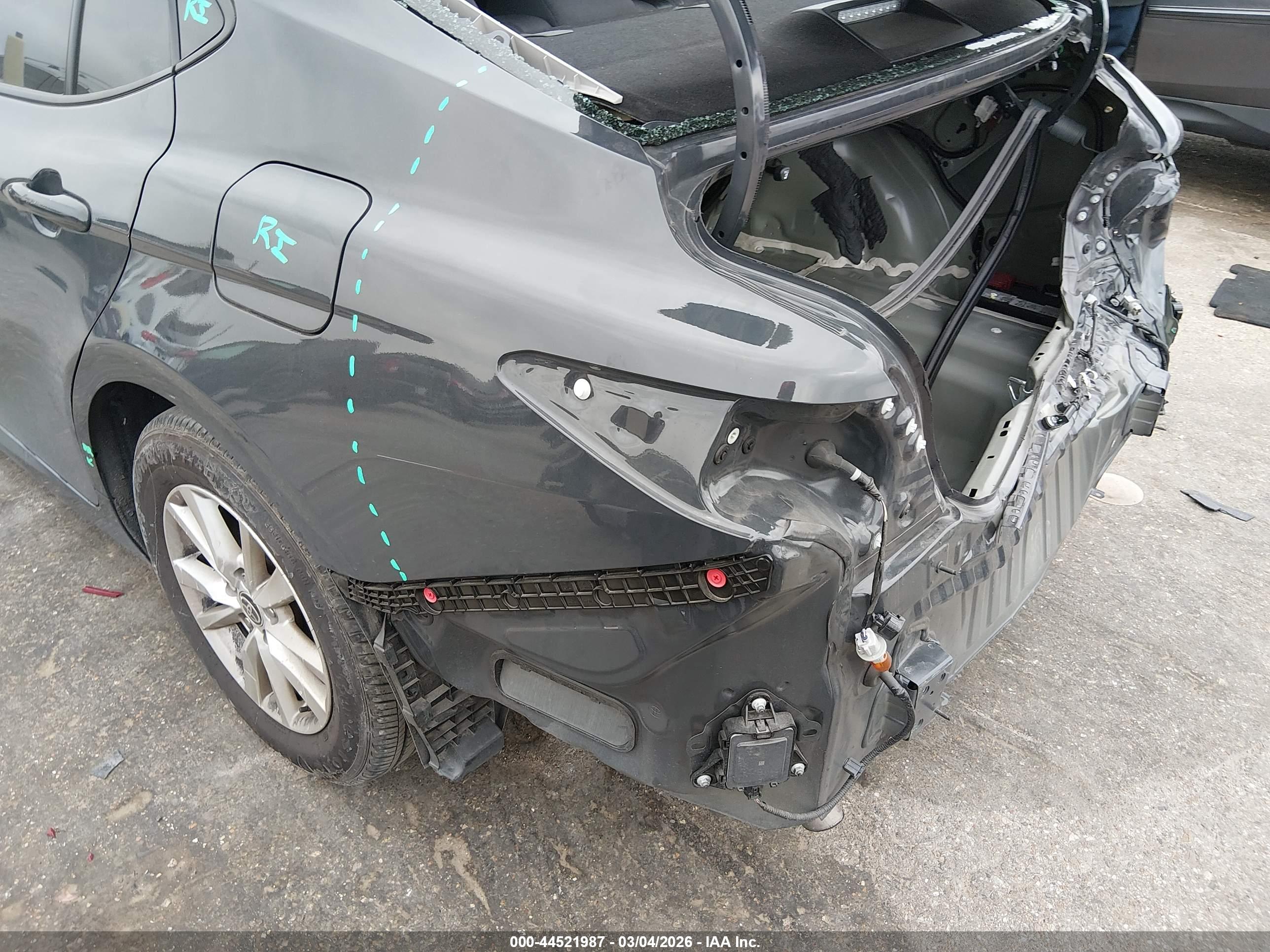 TOYOTA CAMRY image 6