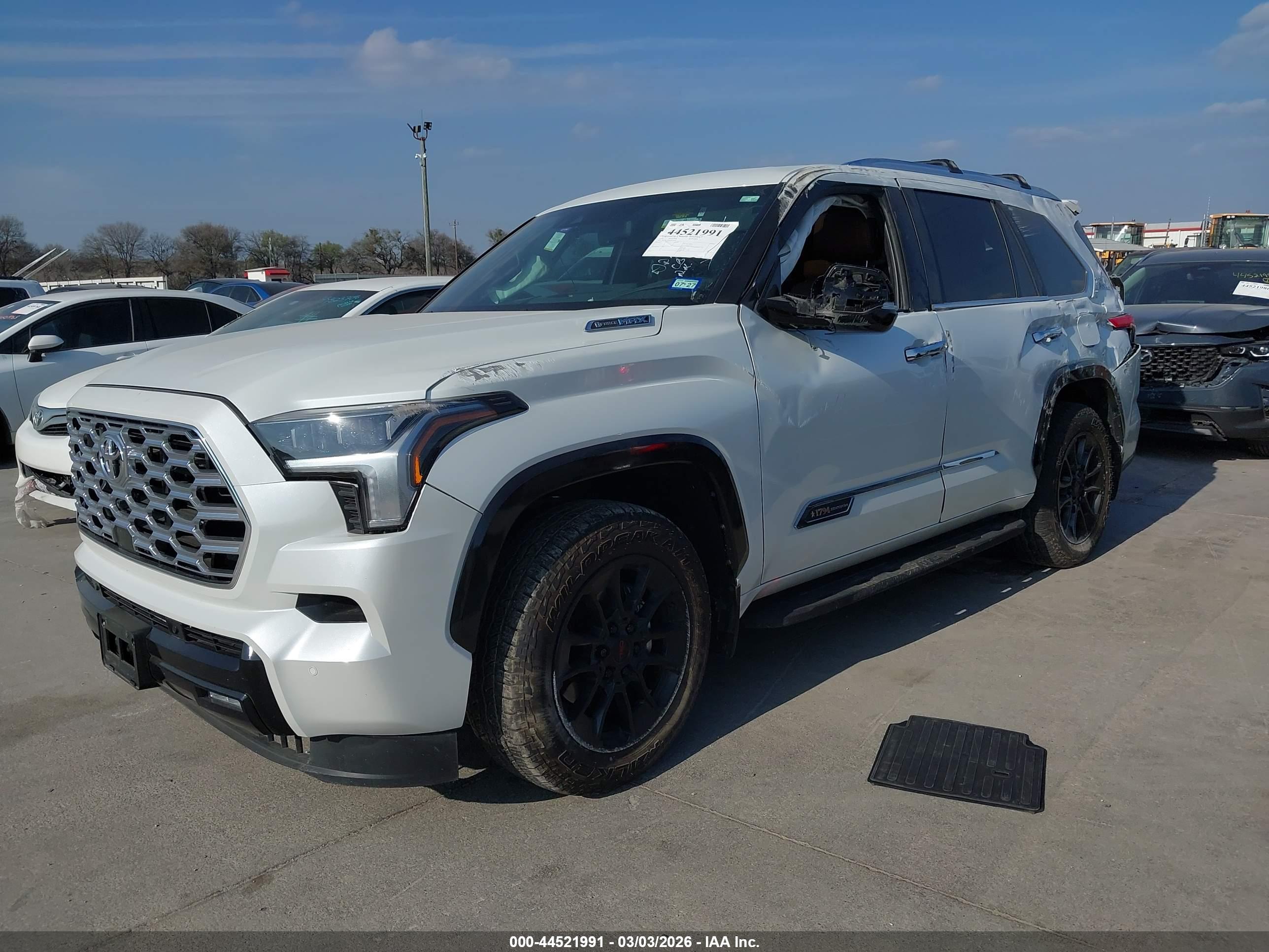 TOYOTA SEQUOIA image 2