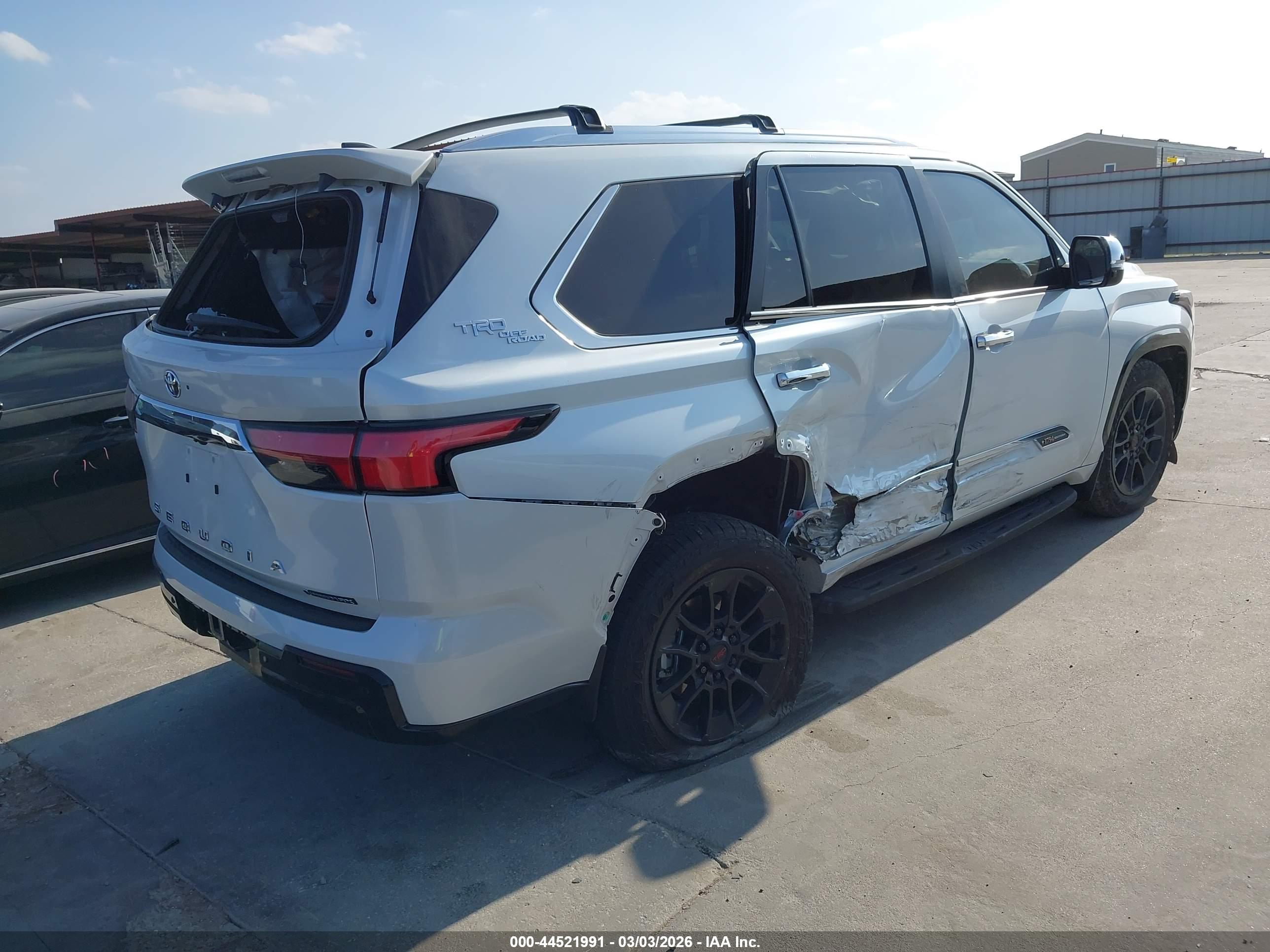 TOYOTA SEQUOIA image 4