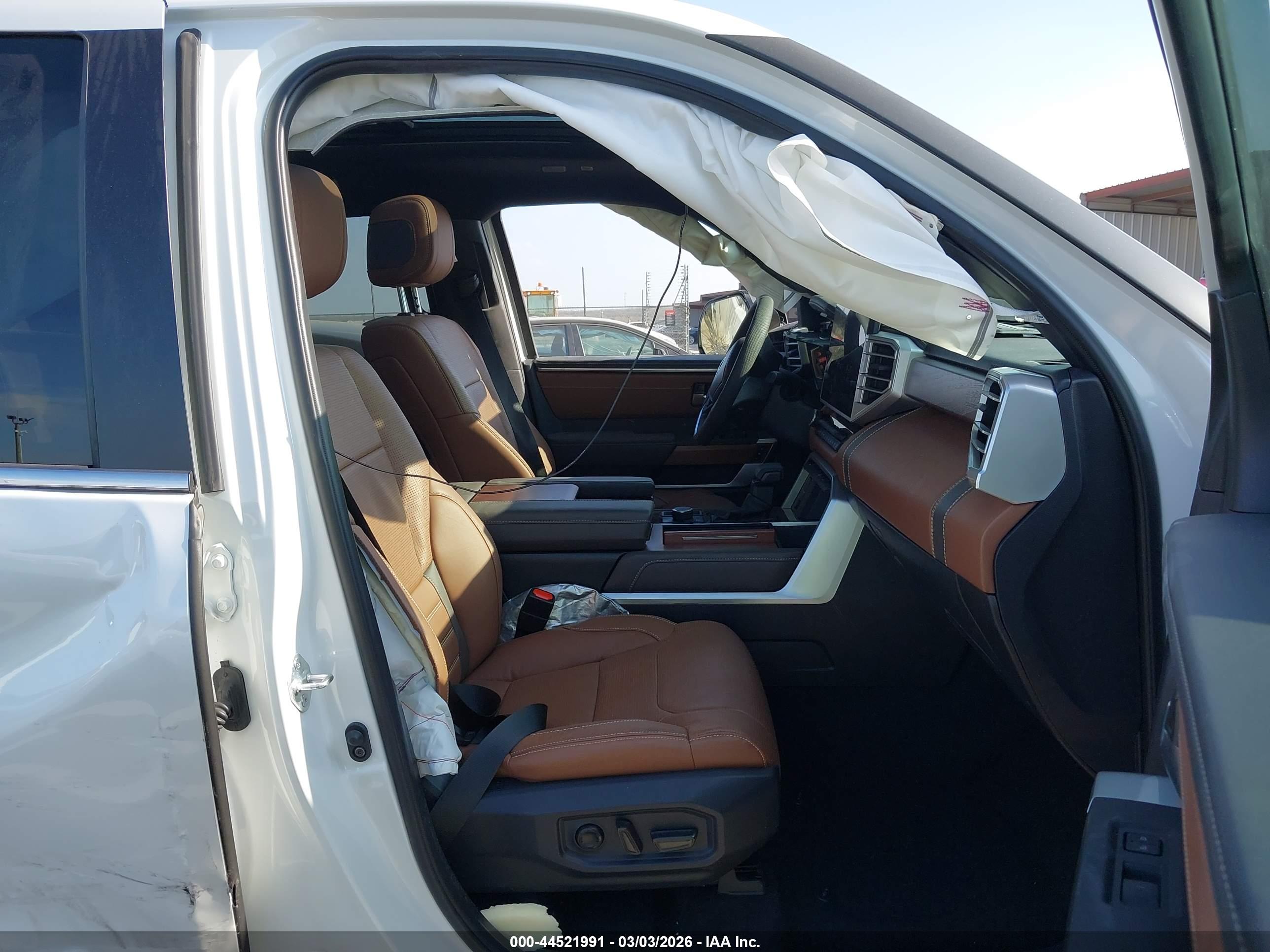 TOYOTA SEQUOIA image 5
