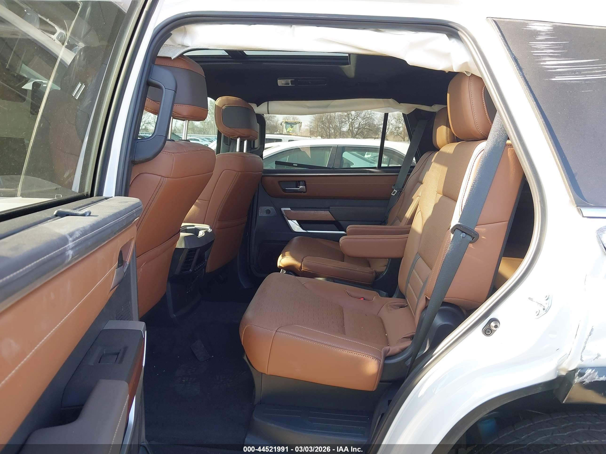 TOYOTA SEQUOIA image 8