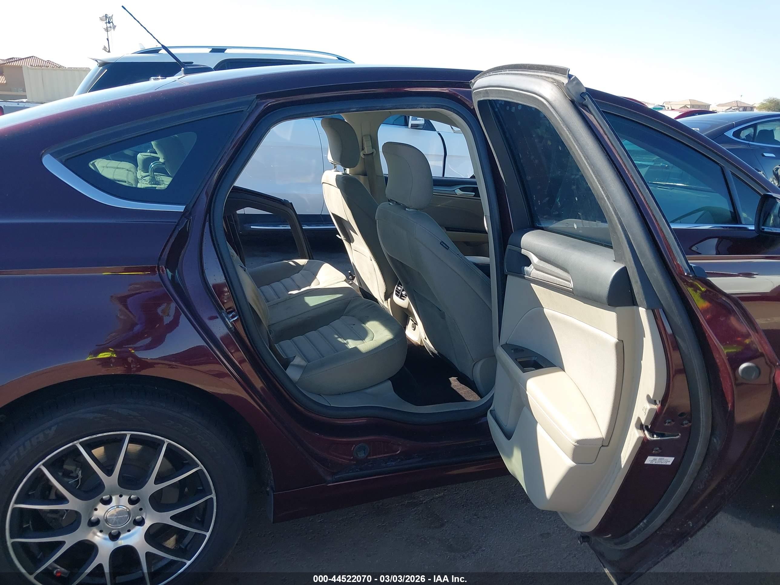FORD FUSION image 8