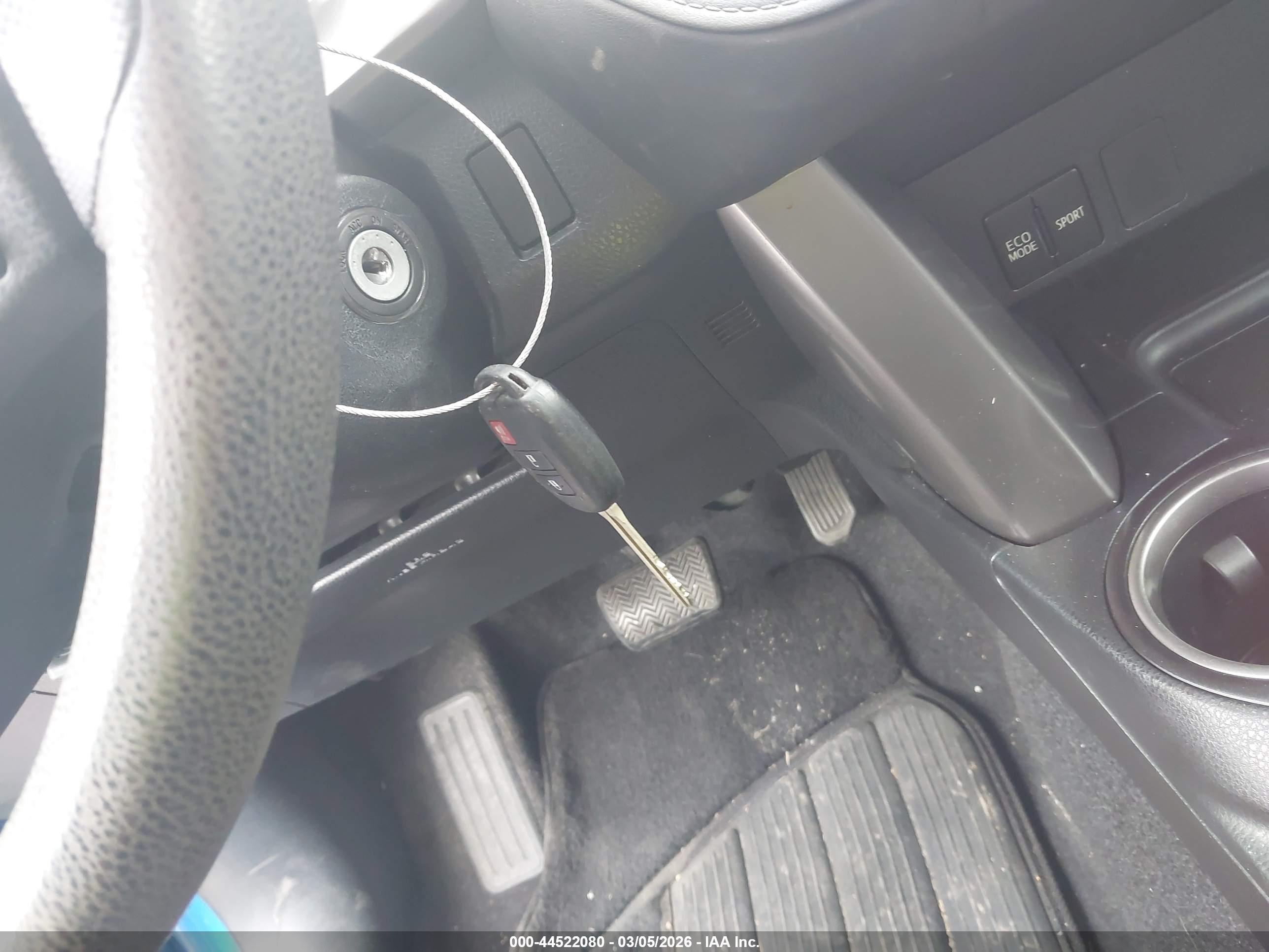 TOYOTA RAV4 image 11