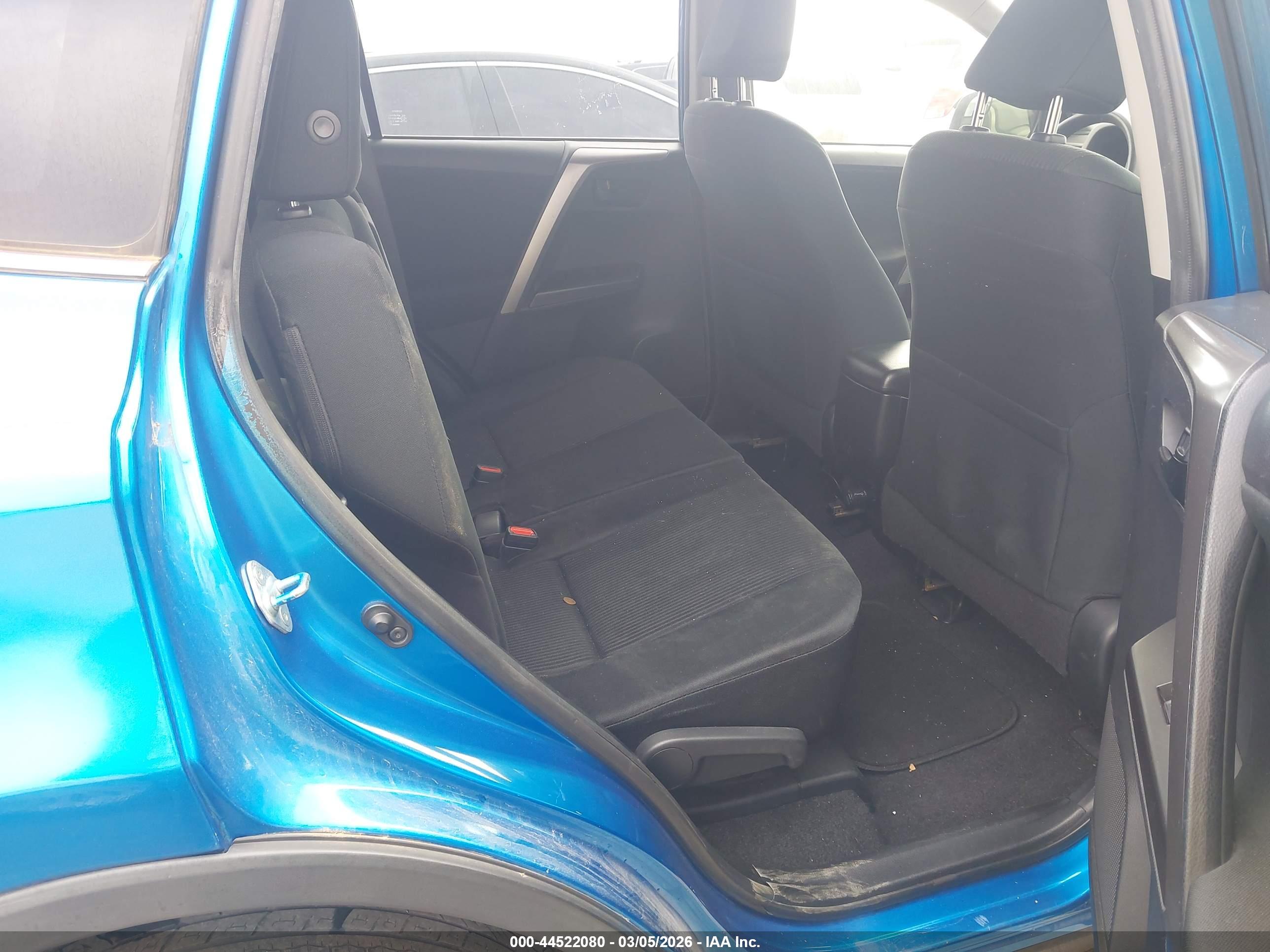 TOYOTA RAV4 image 8