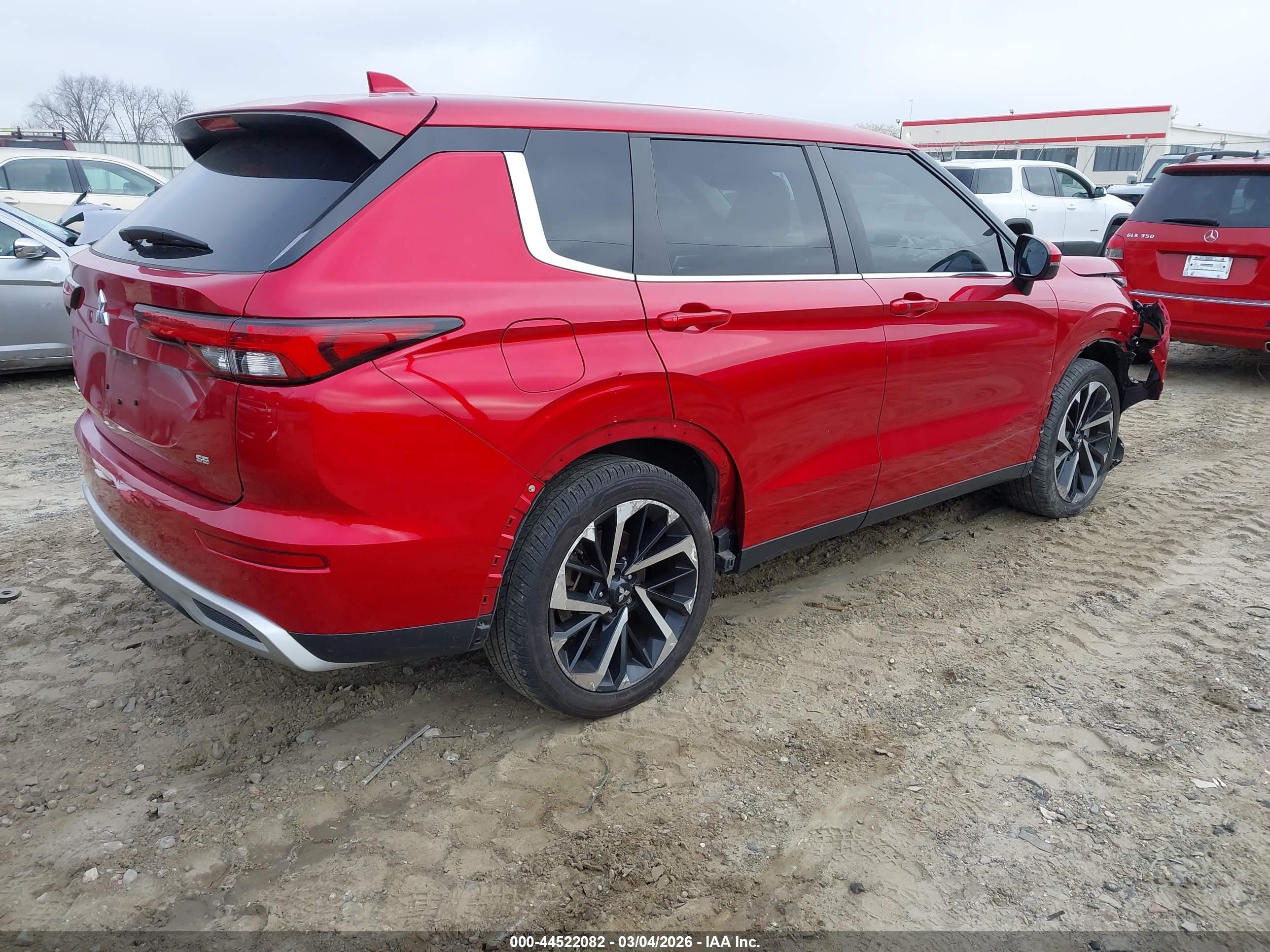 MITSUBISHI OUTLANDER image 4