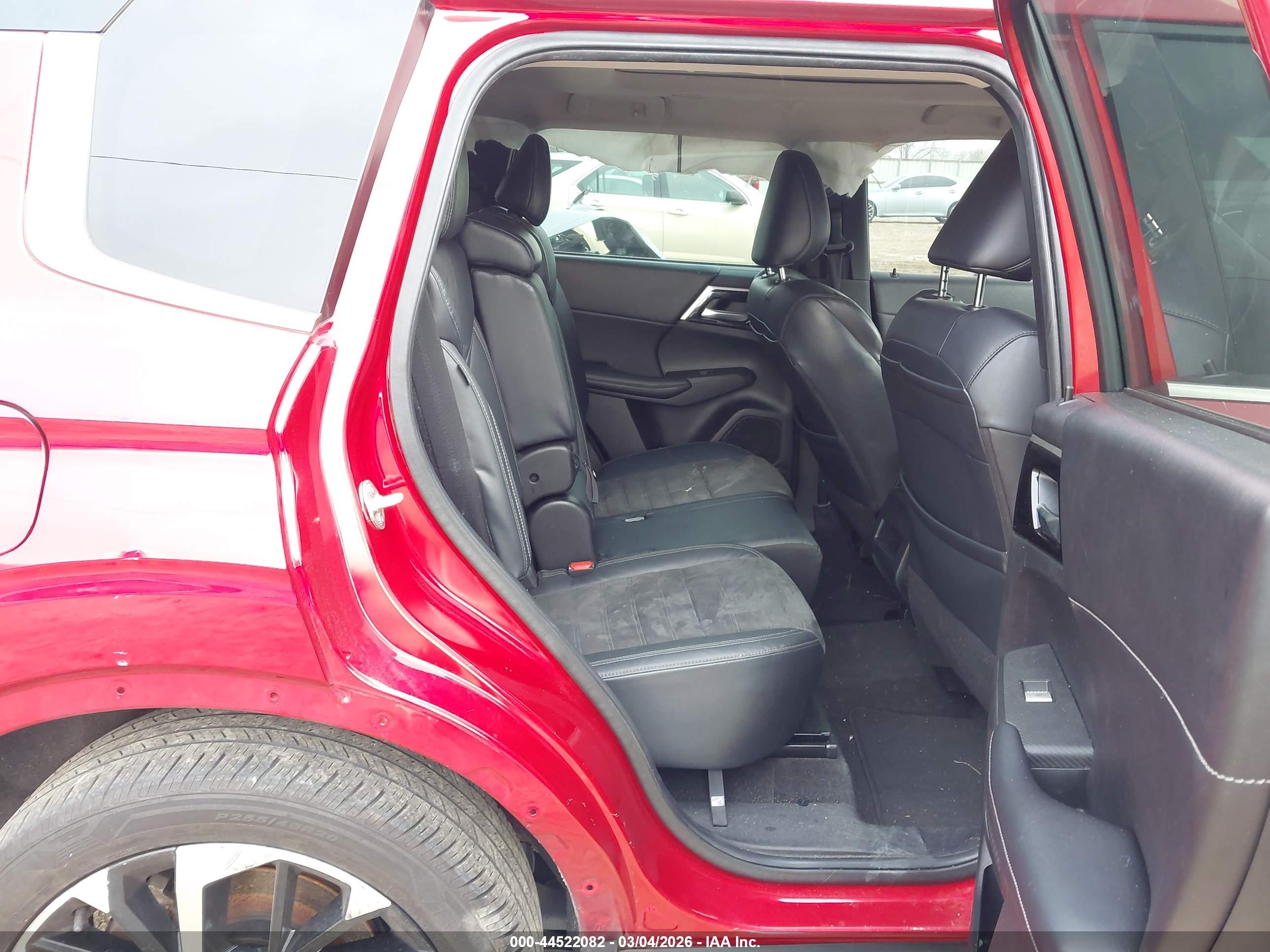 MITSUBISHI OUTLANDER image 8