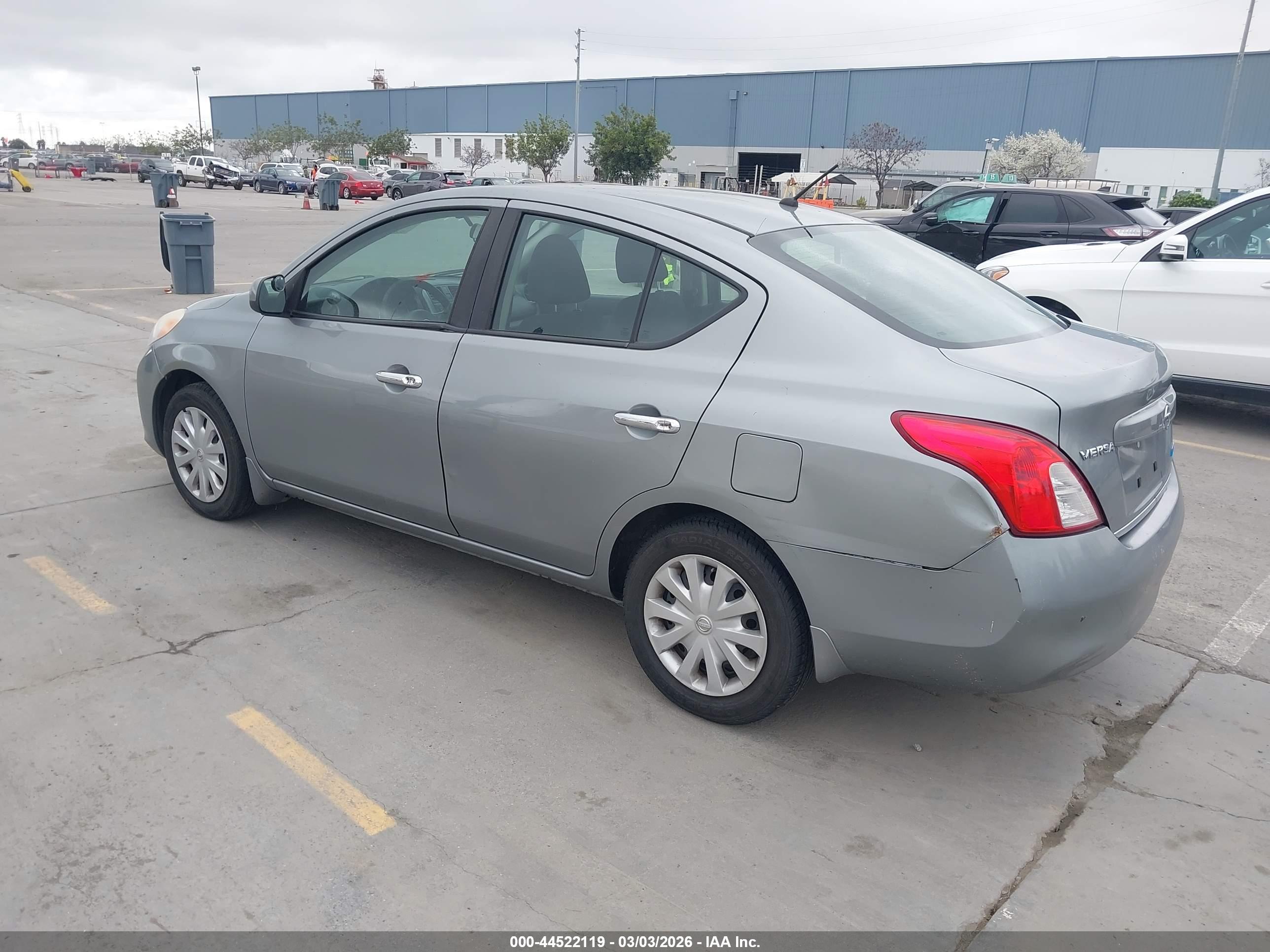 NISSAN VERSA image 3