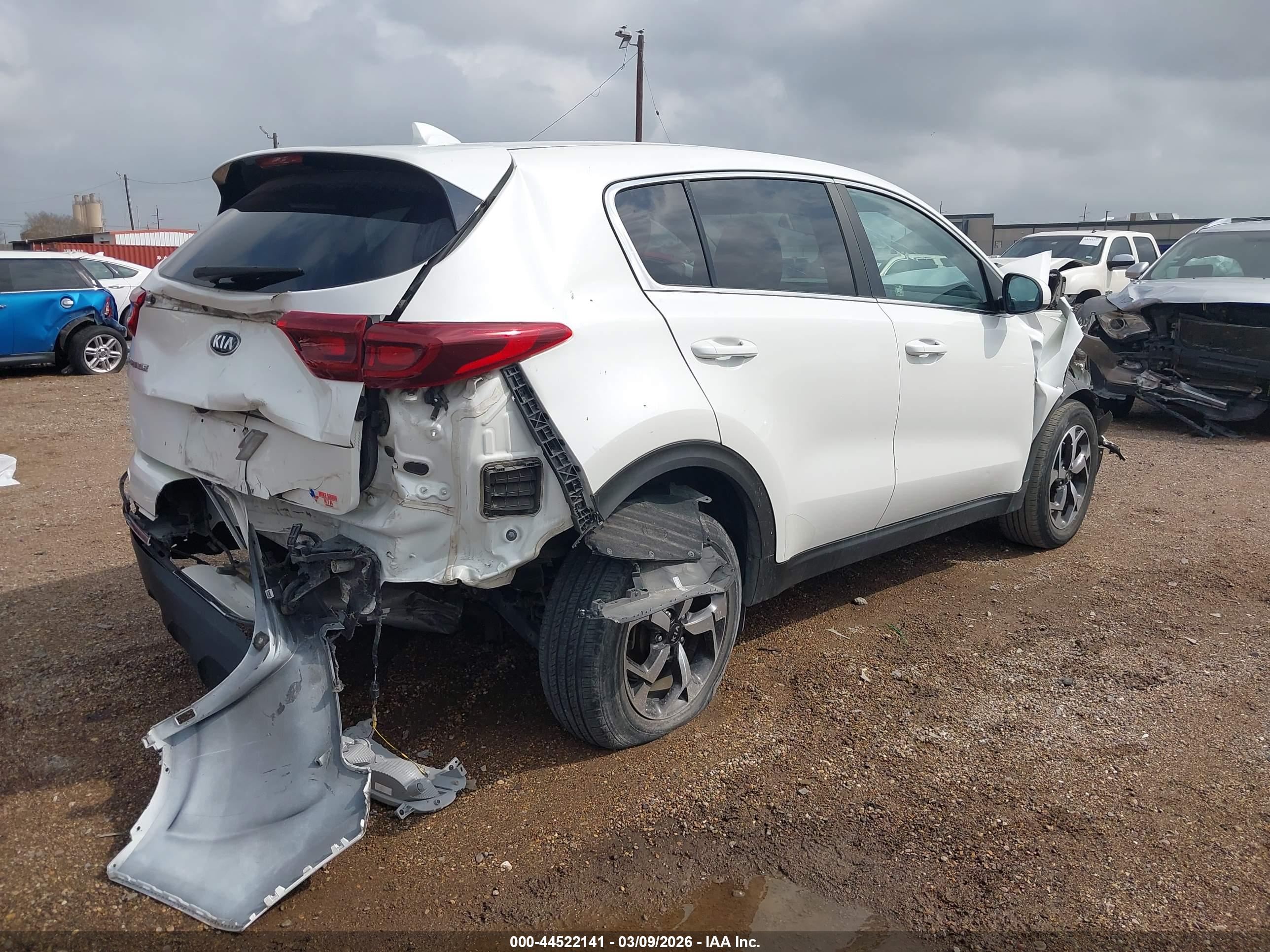 KIA SPORTAGE image 4