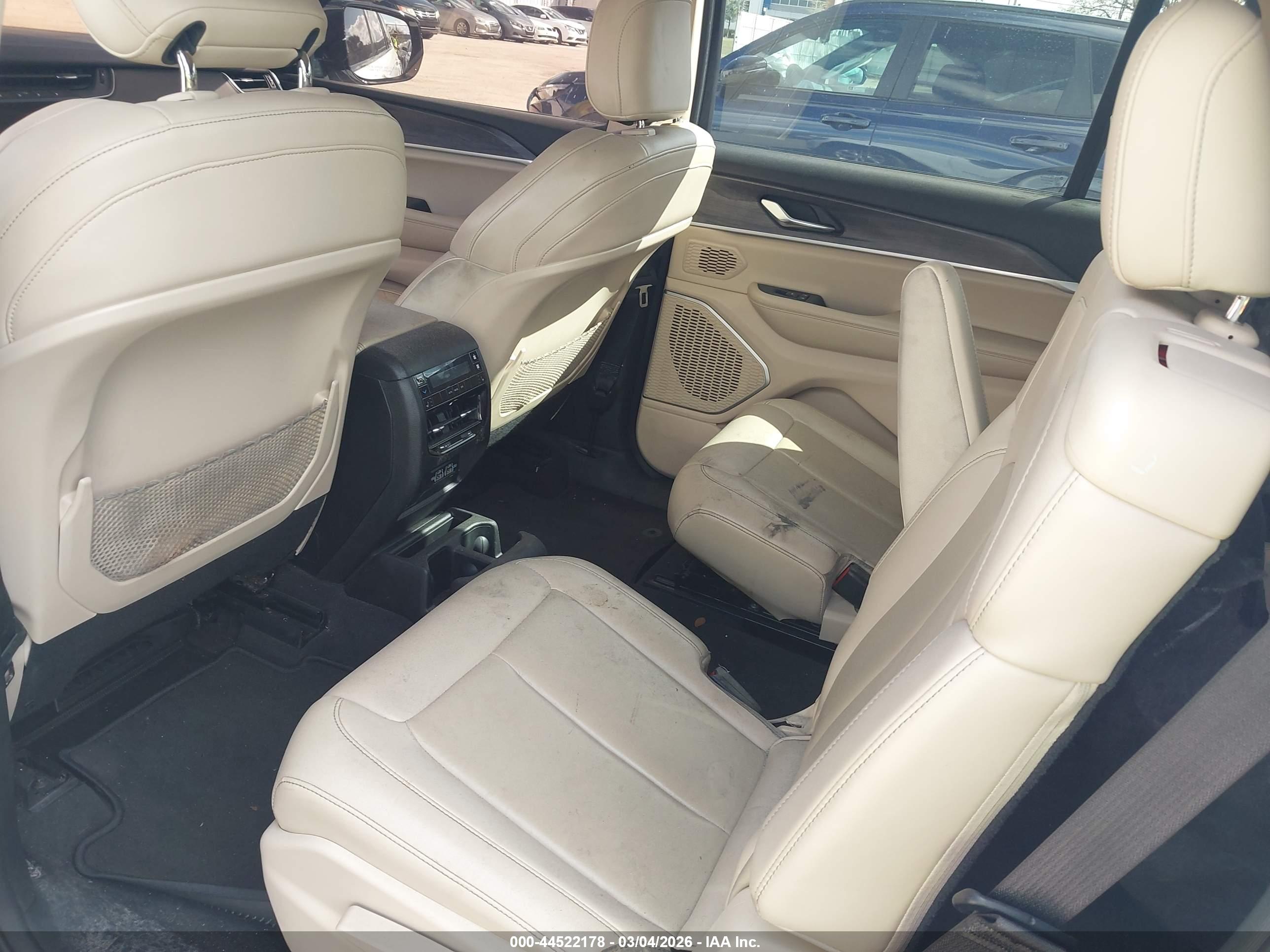 JEEP GRAND image 8