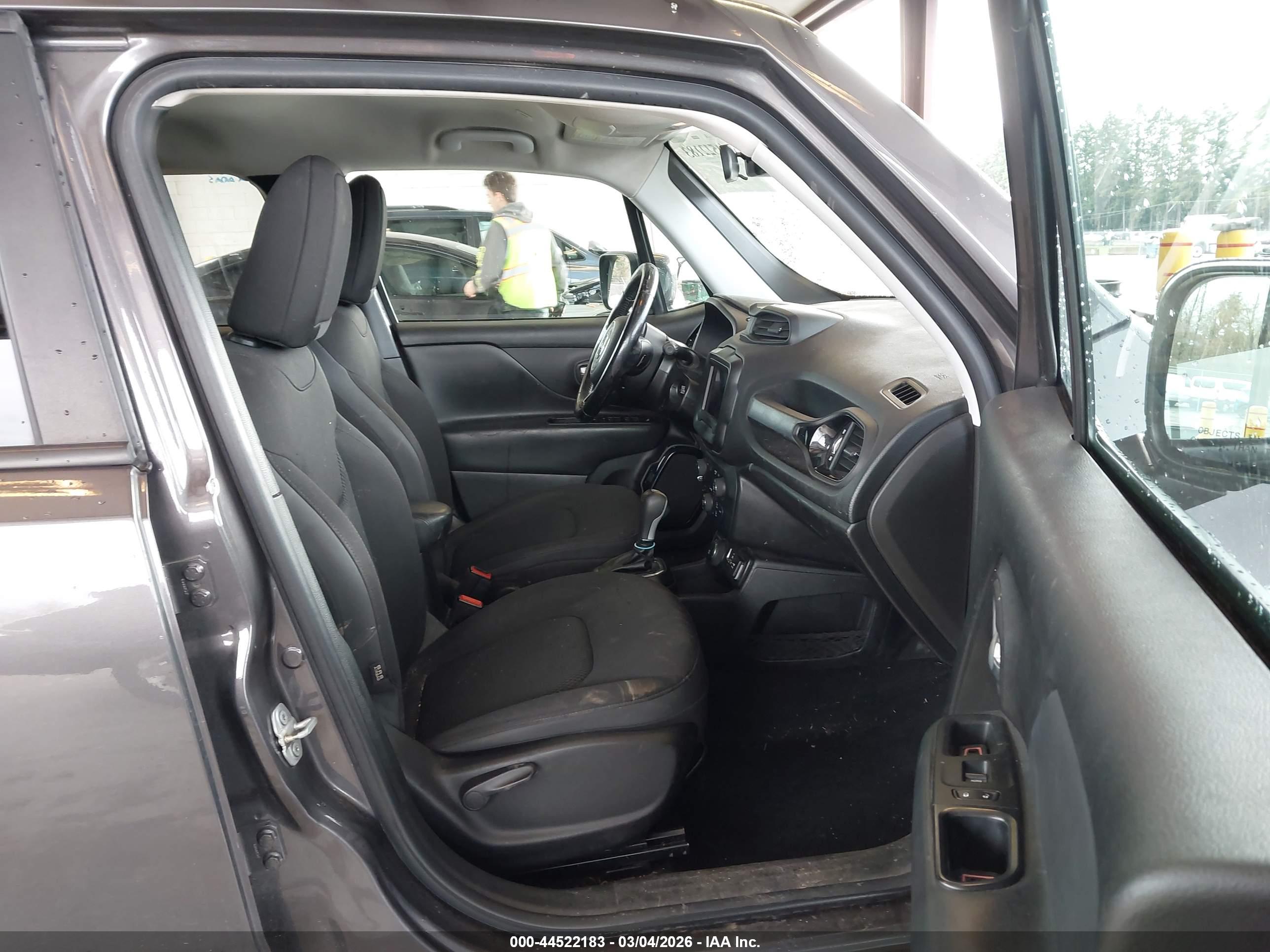 JEEP RENEGADE image 5