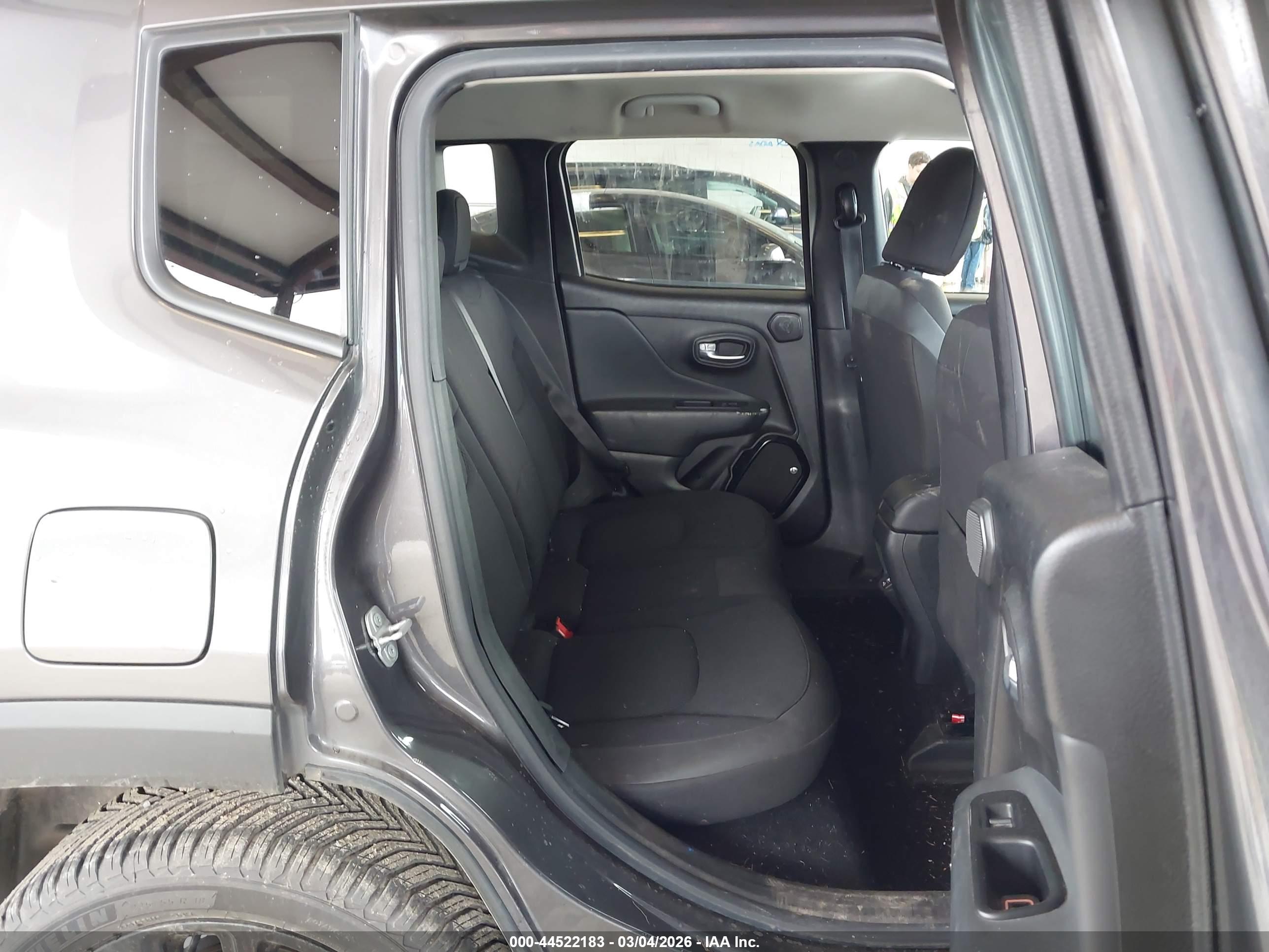 JEEP RENEGADE image 8
