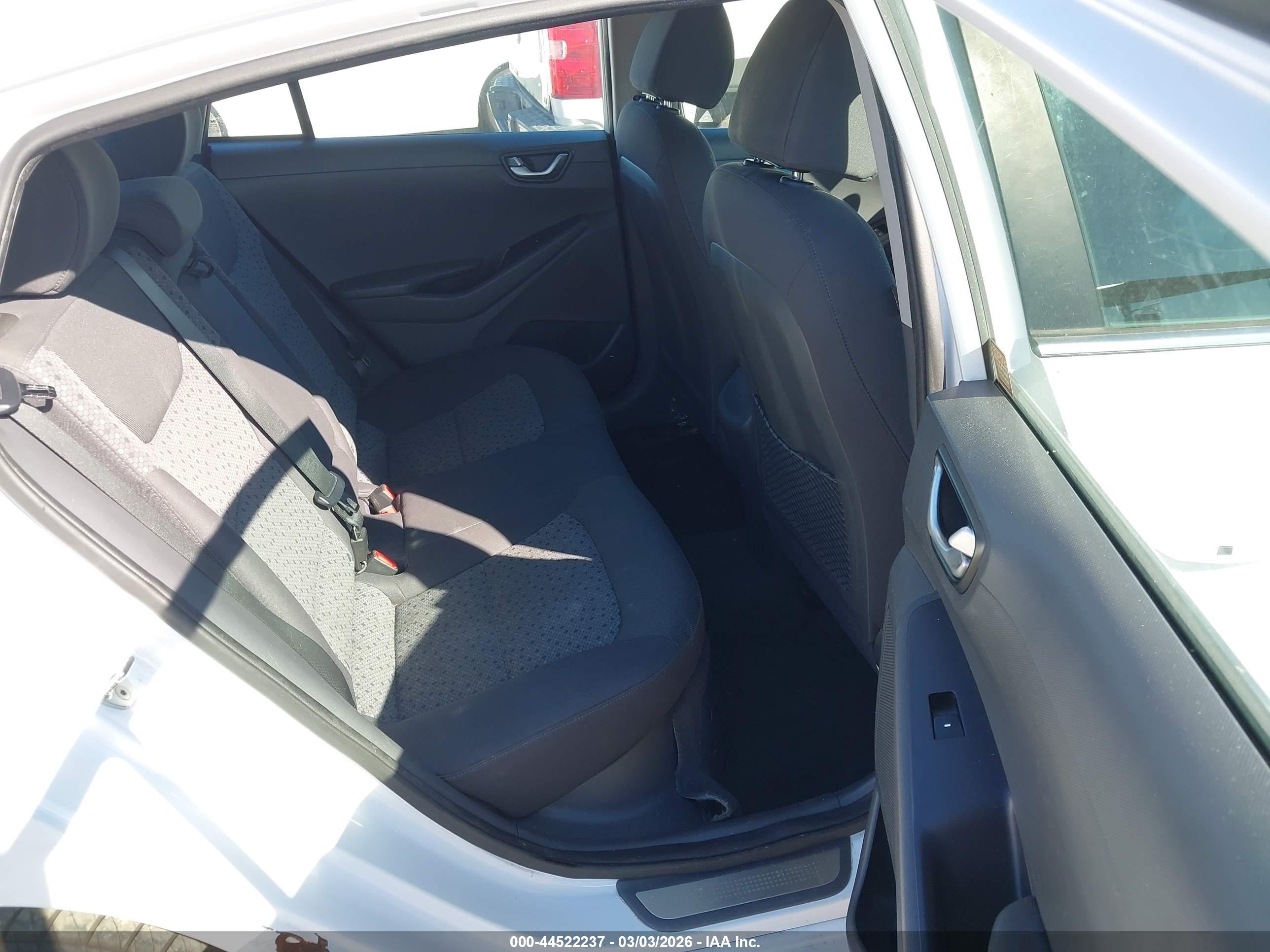 HYUNDAI IONIQ image 8
