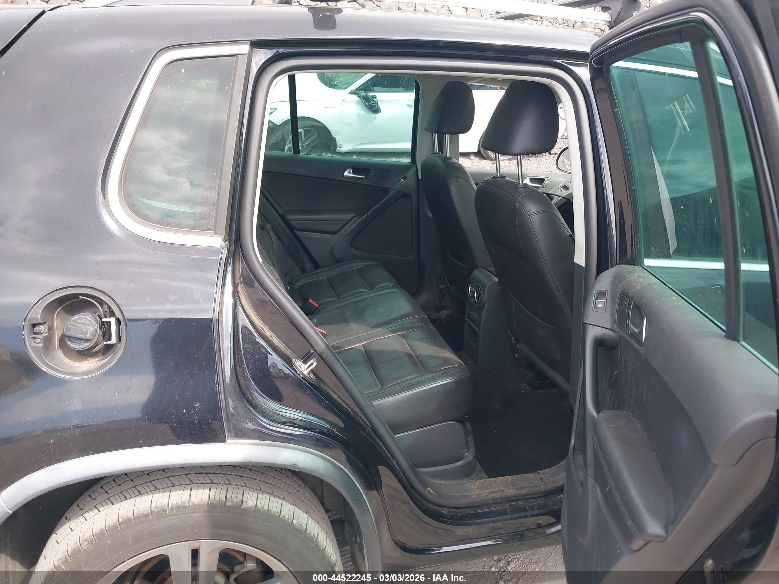 VOLKSWAGEN TIGUAN image 8