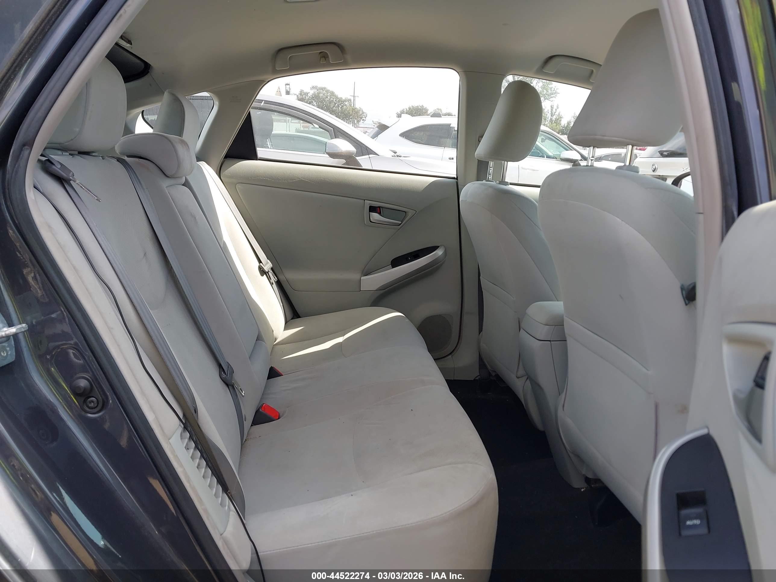 TOYOTA PRIUS image 8