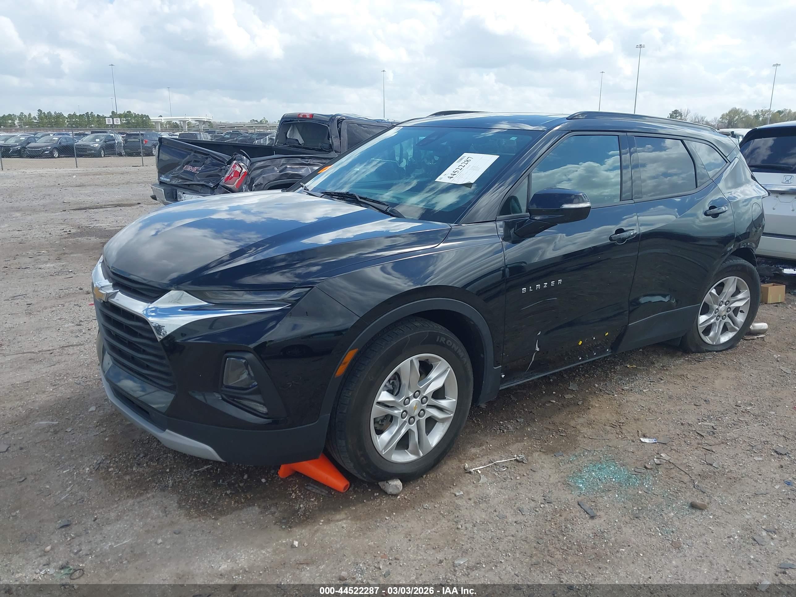 CHEVROLET BLAZER image 2