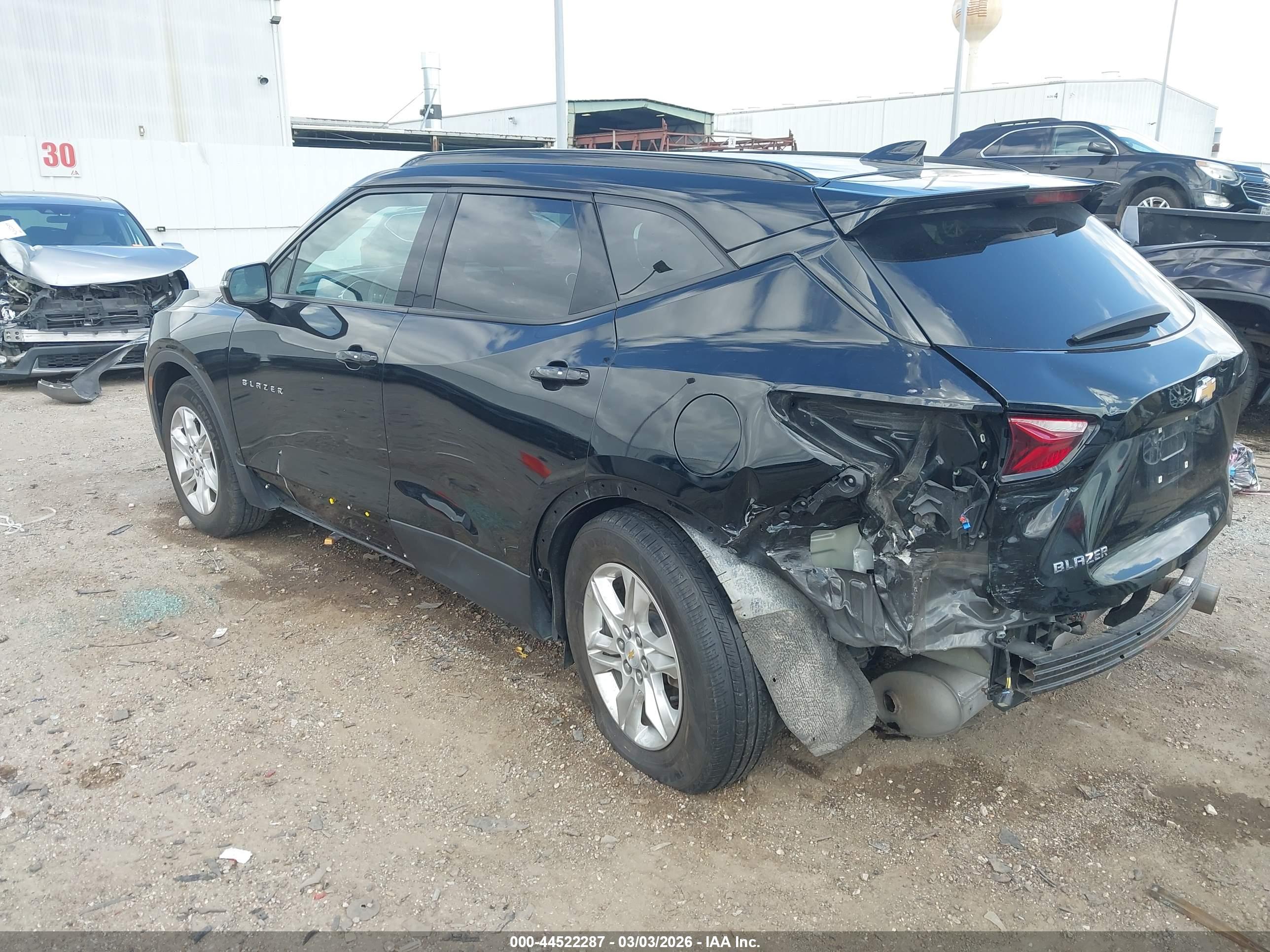 CHEVROLET BLAZER image 3