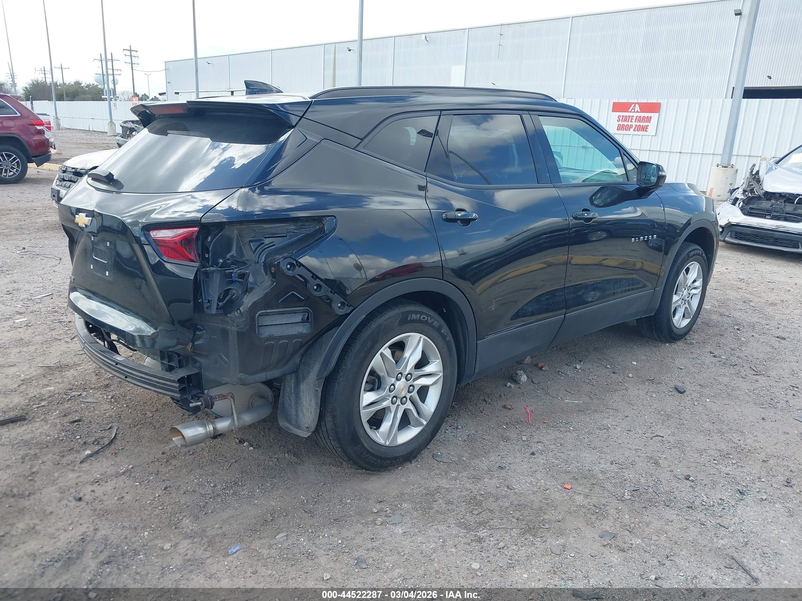 CHEVROLET BLAZER image 4