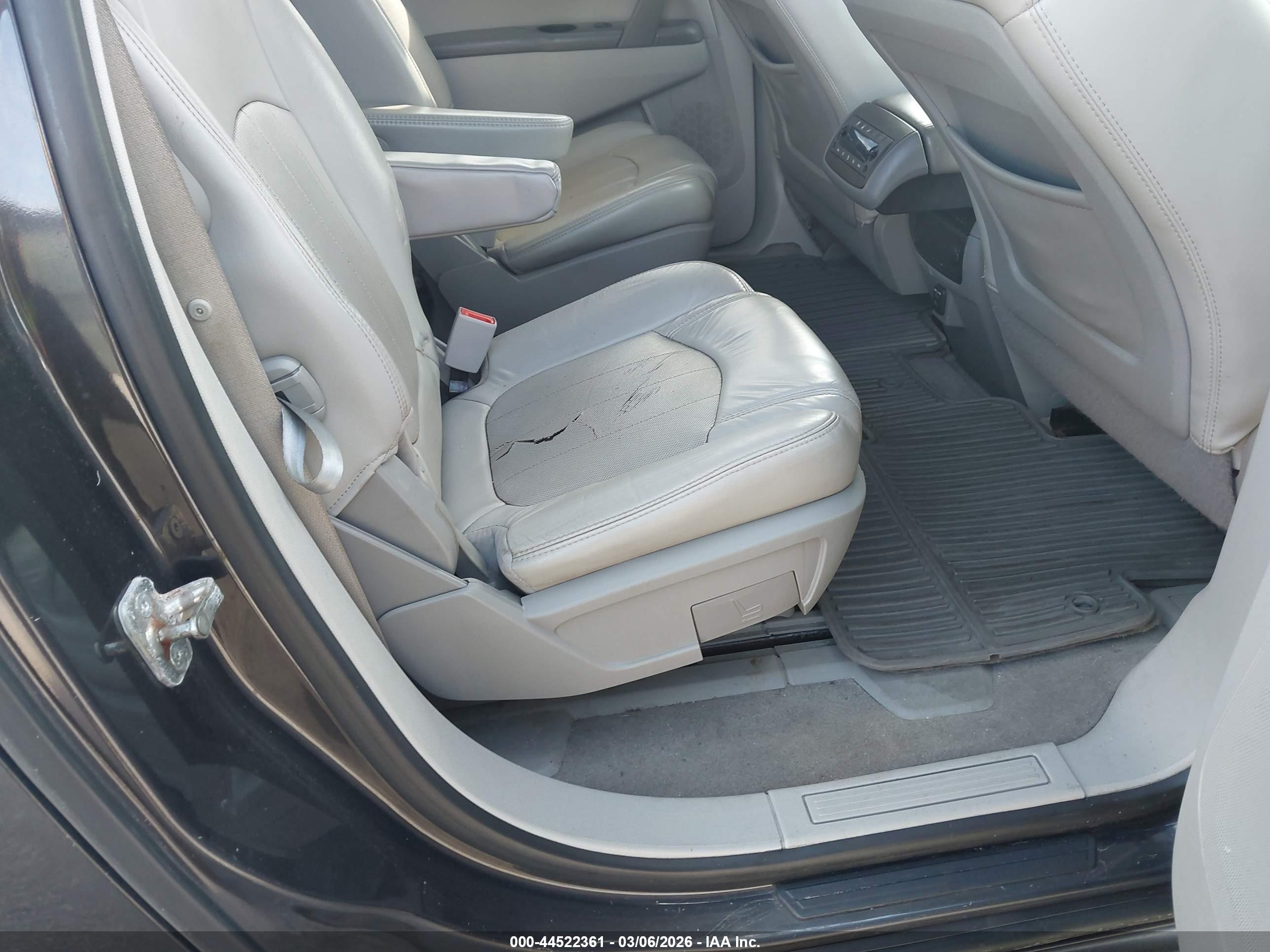 BUICK ENCLAVE image 8