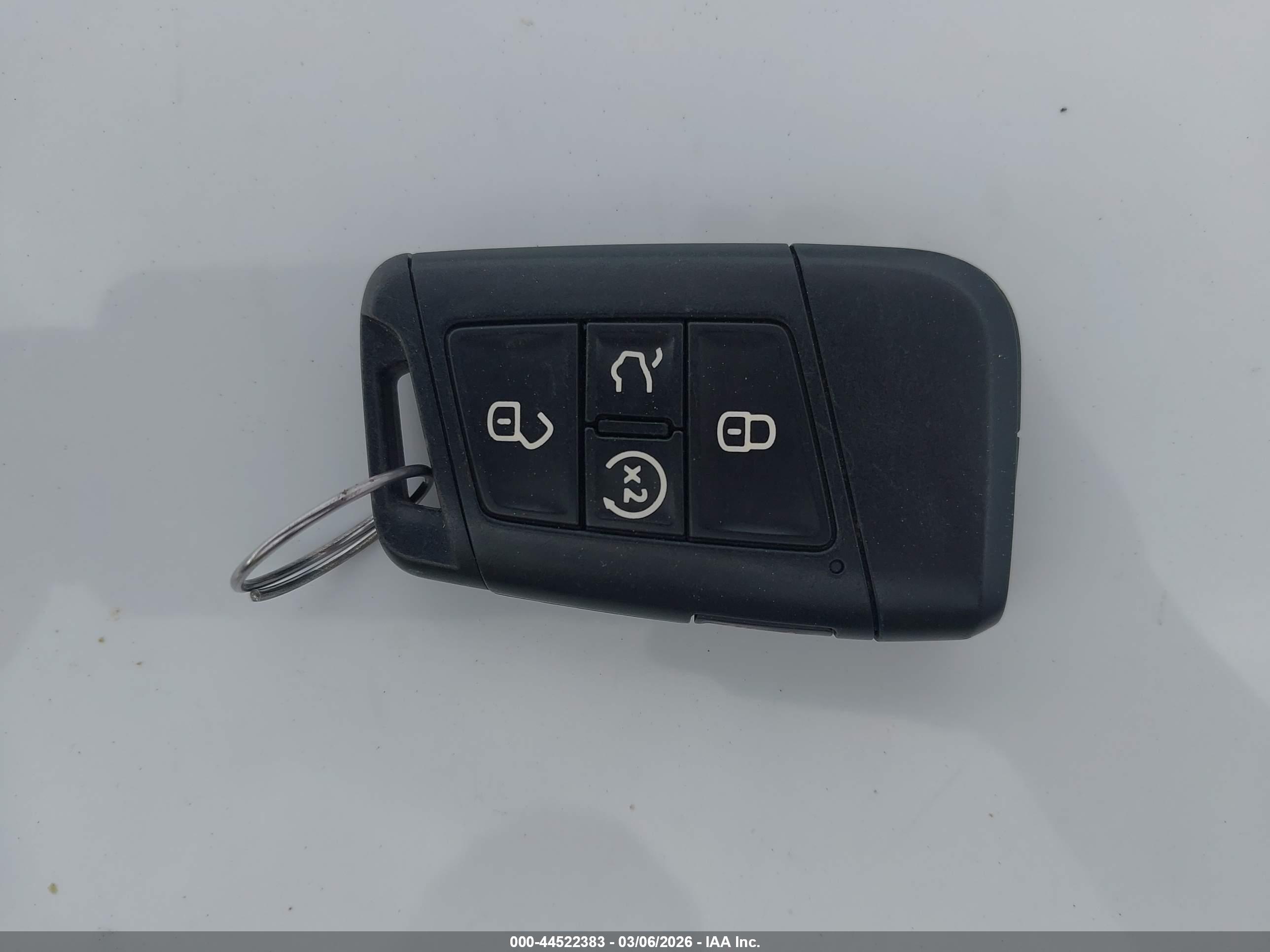 VOLKSWAGEN TAOS image 11
