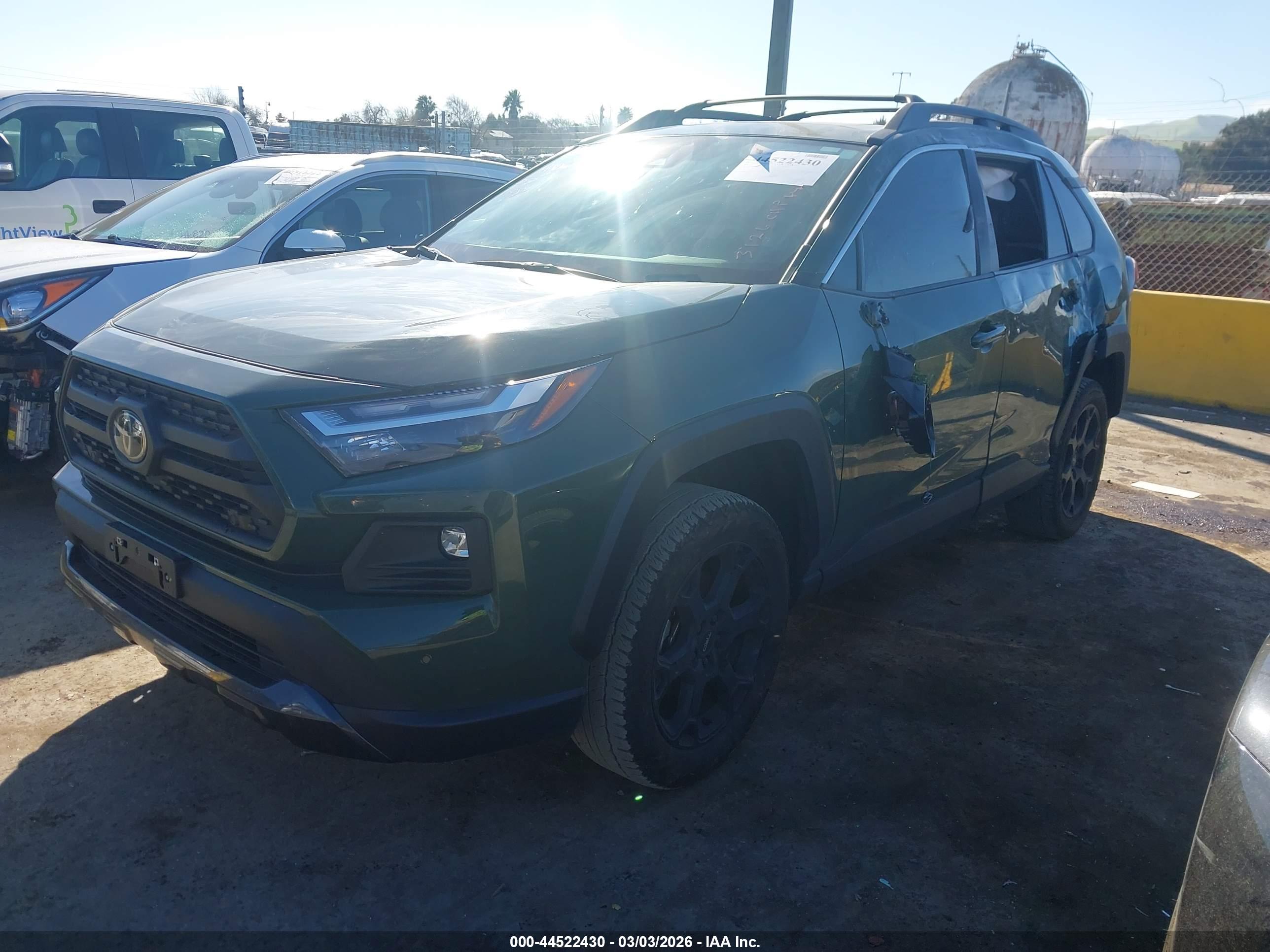 TOYOTA RAV4 image 2
