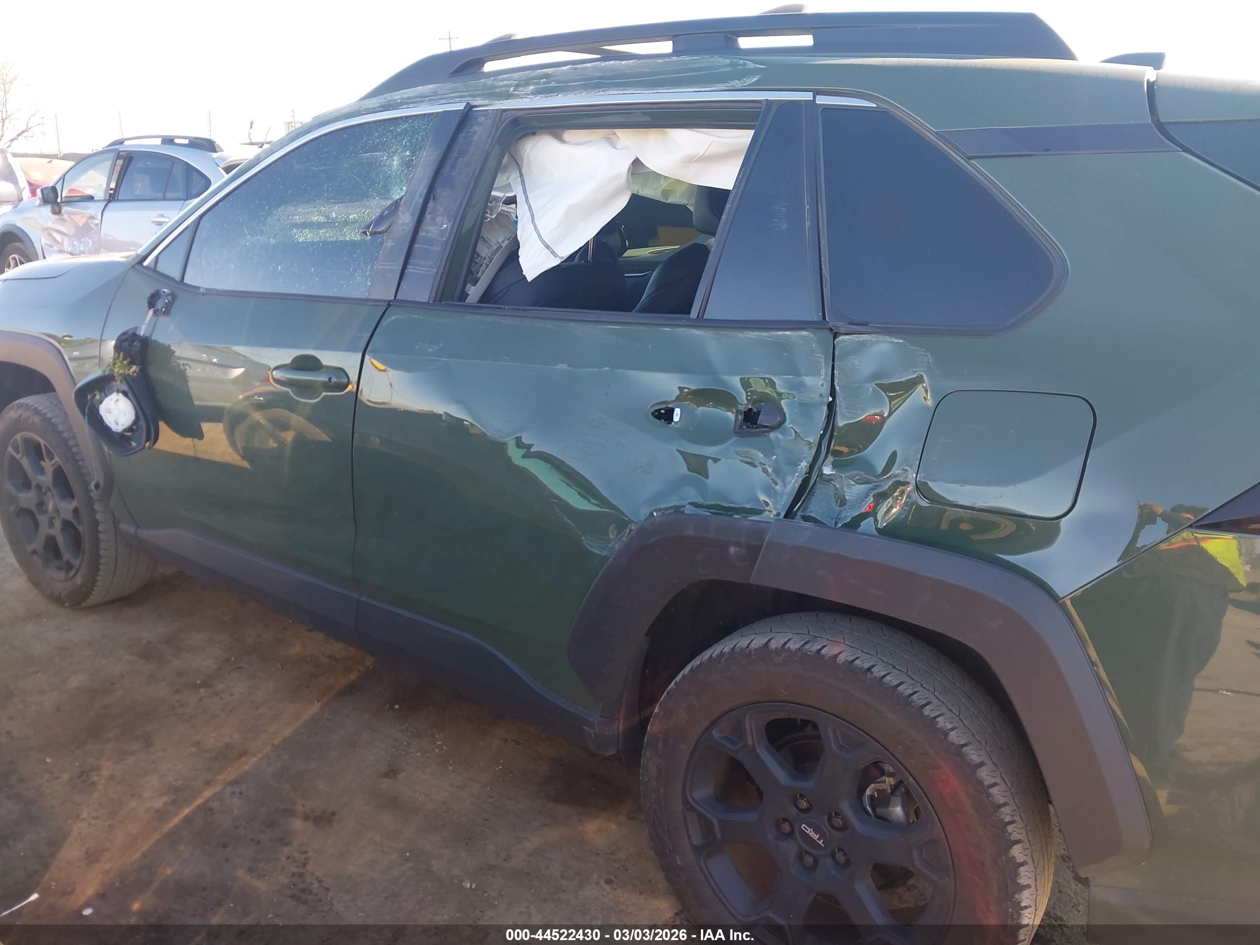 TOYOTA RAV4 image 6