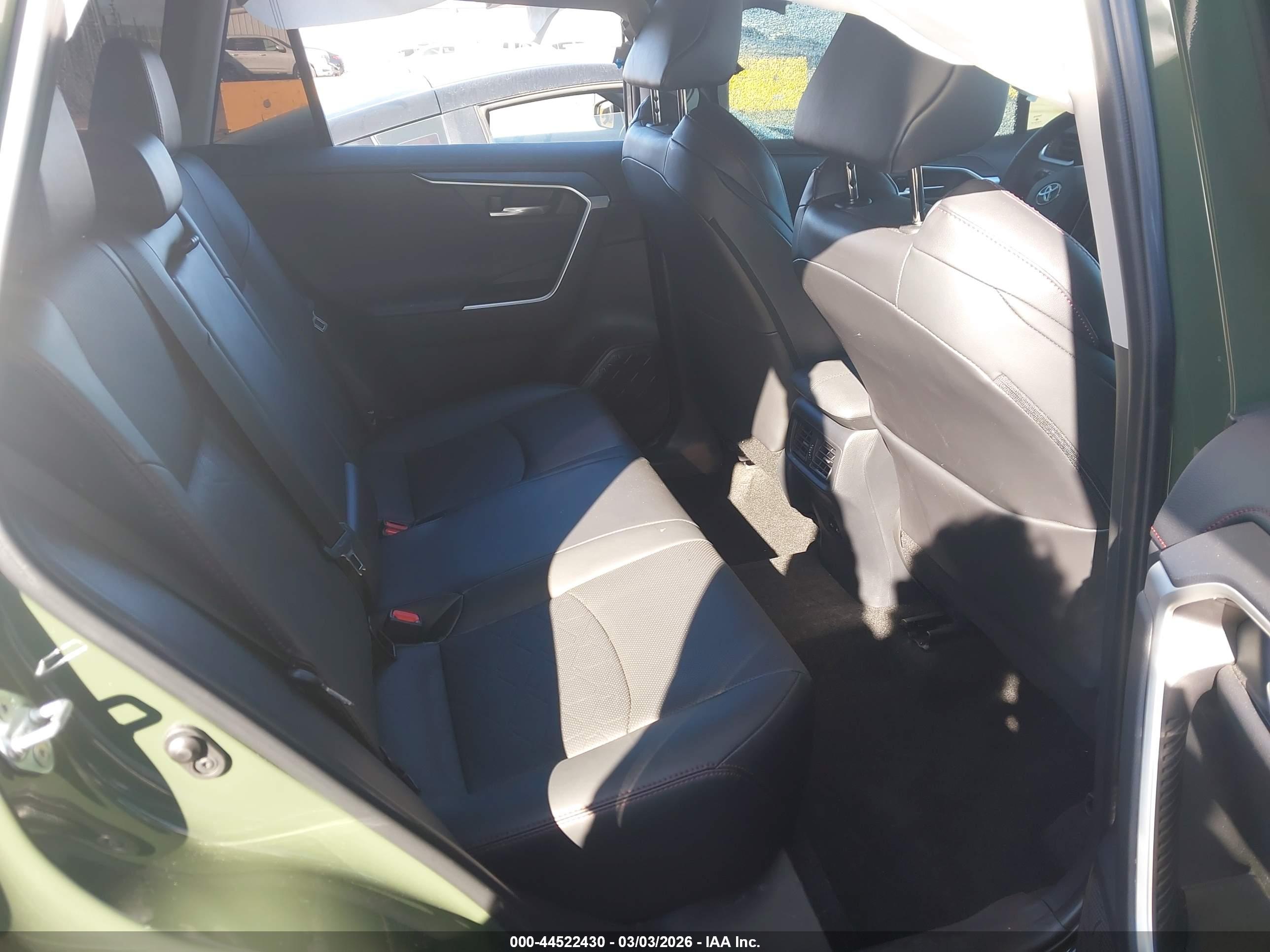 TOYOTA RAV4 image 8