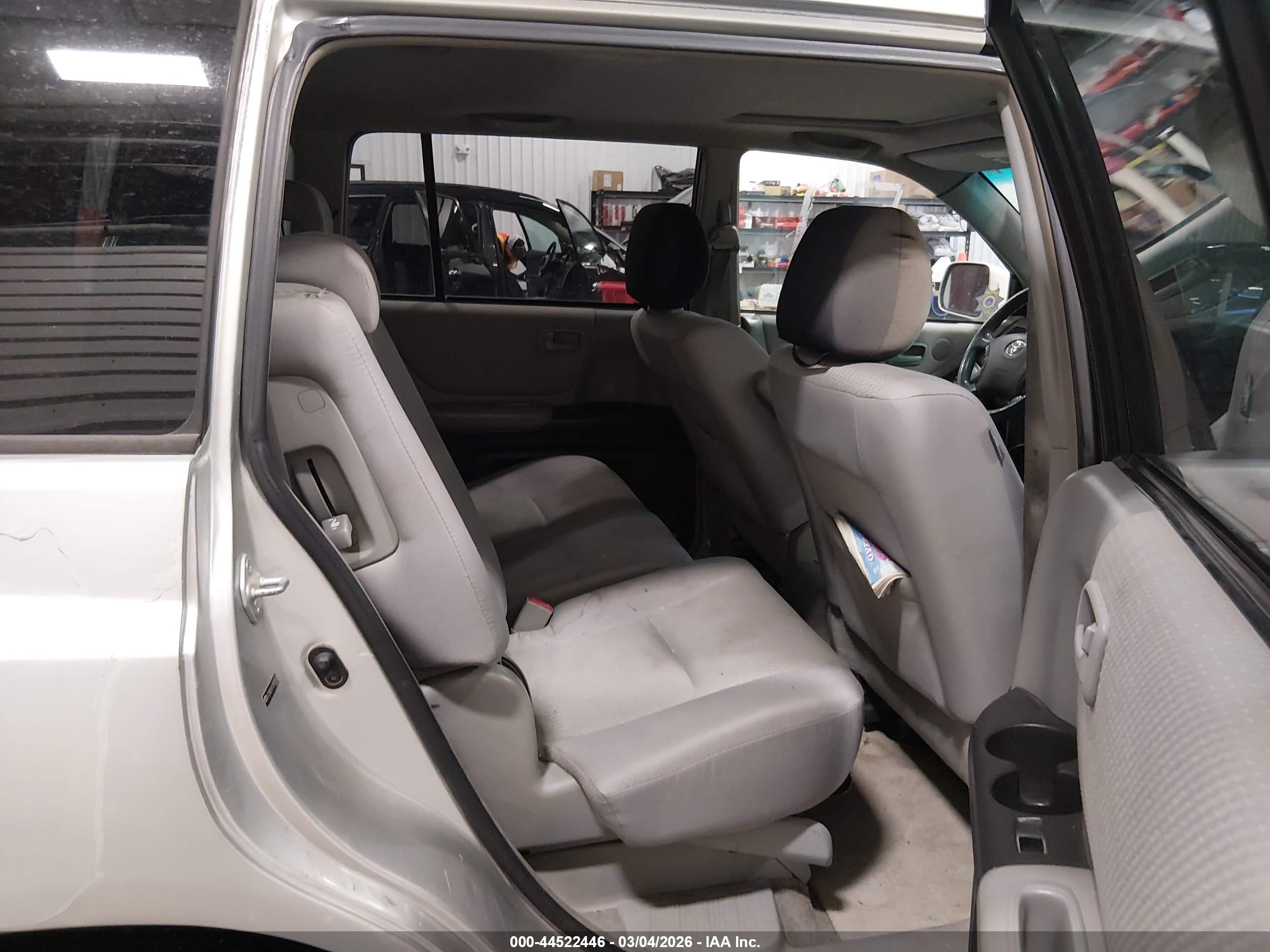 TOYOTA HIGHLANDER image 8