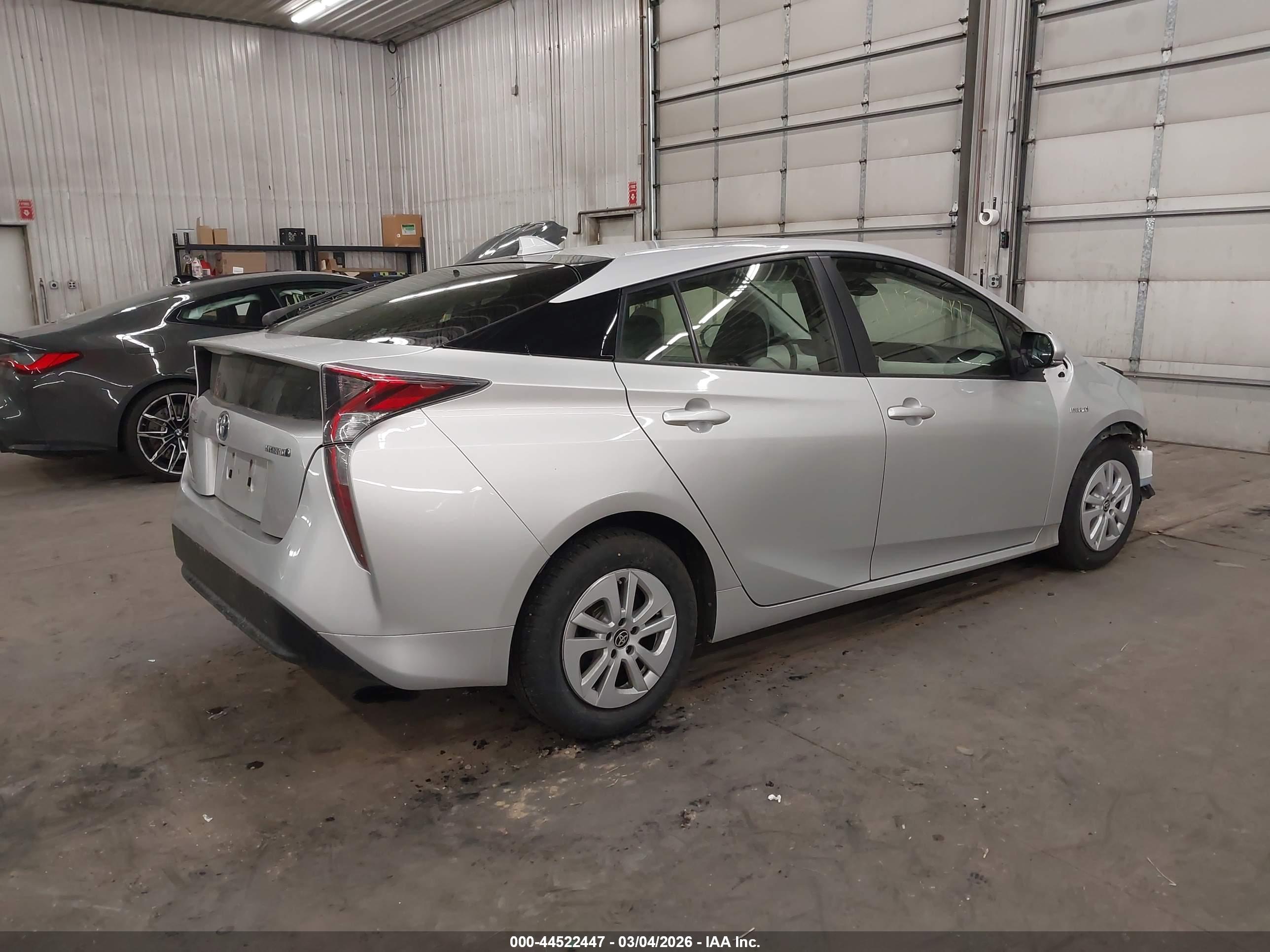 TOYOTA PRIUS image 4
