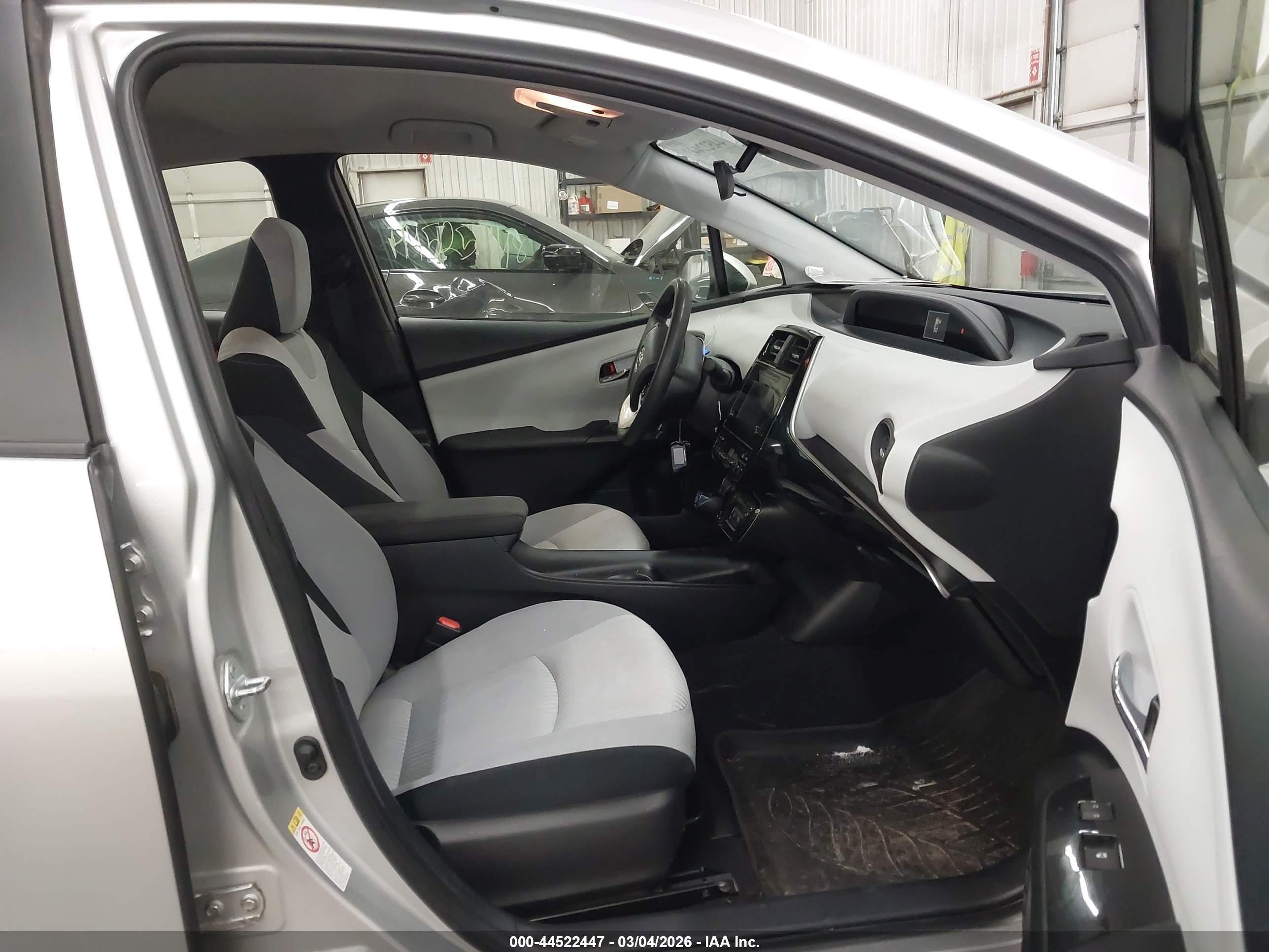 TOYOTA PRIUS image 5