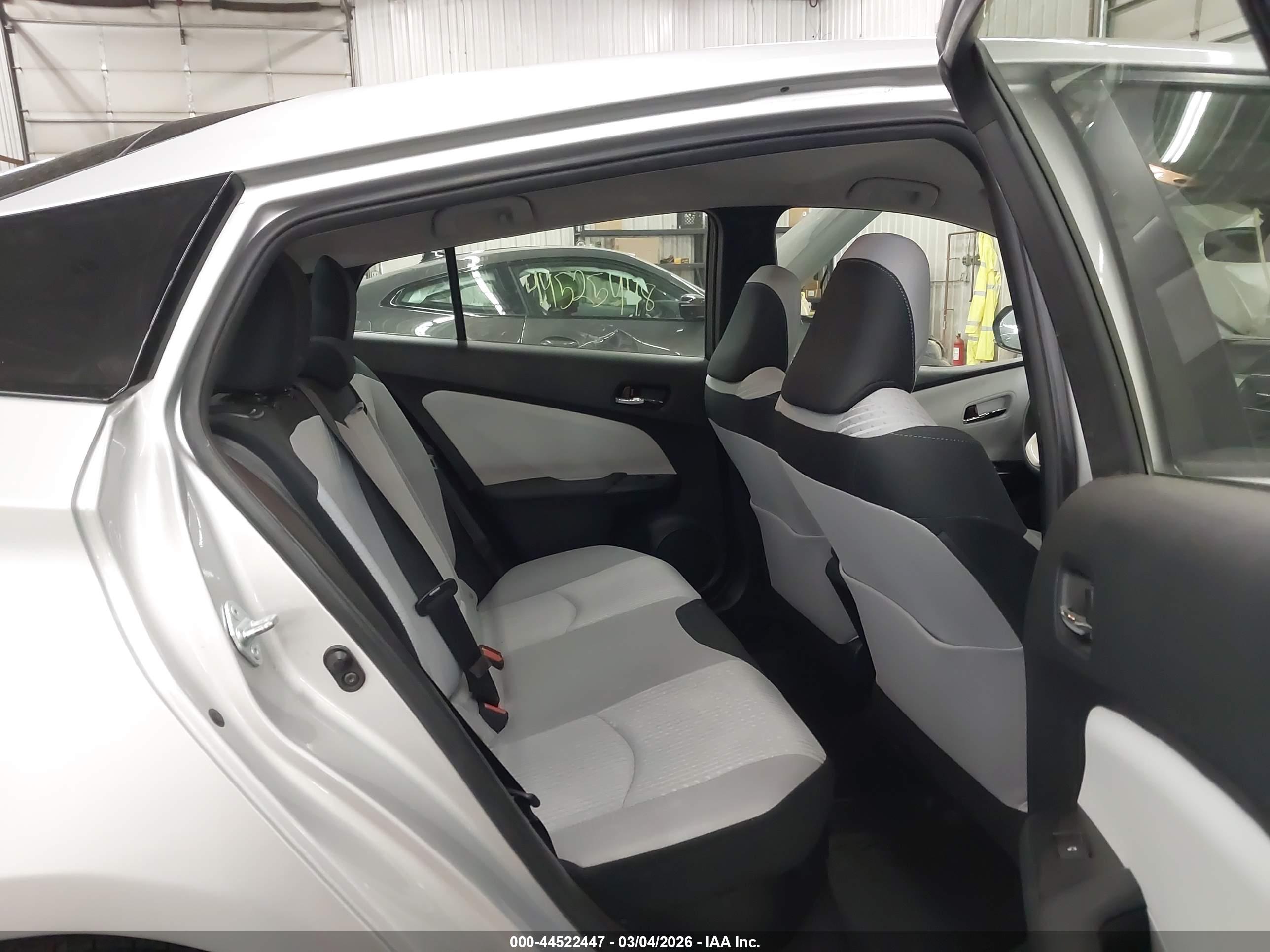 TOYOTA PRIUS image 8