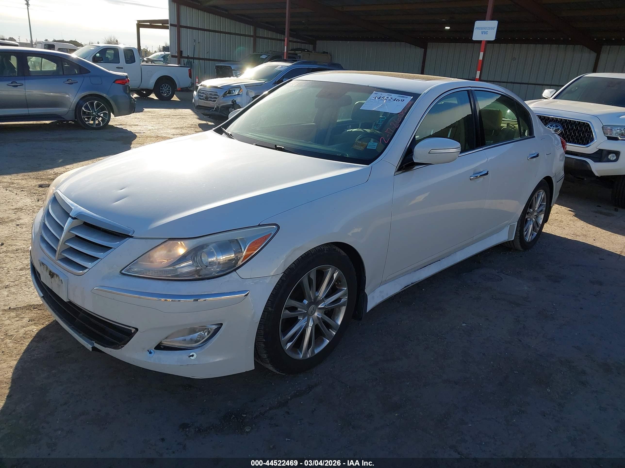 HYUNDAI GENESIS image 2