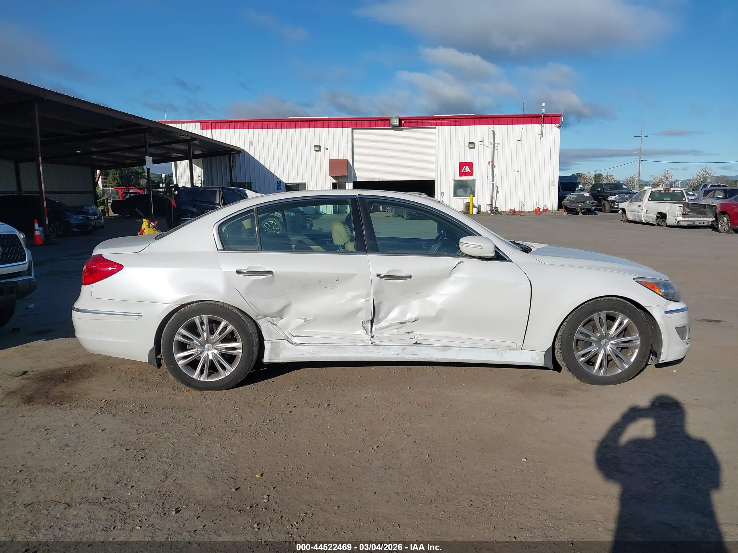 HYUNDAI GENESIS image 6