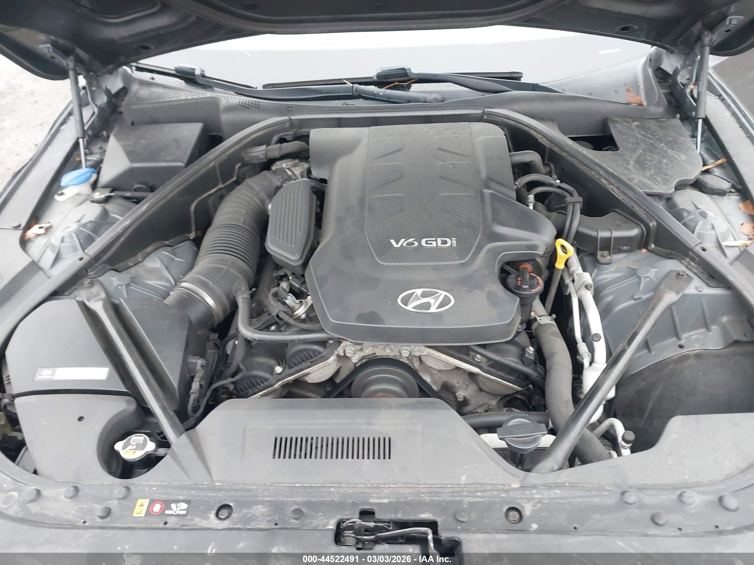 HYUNDAI GENESIS image 10