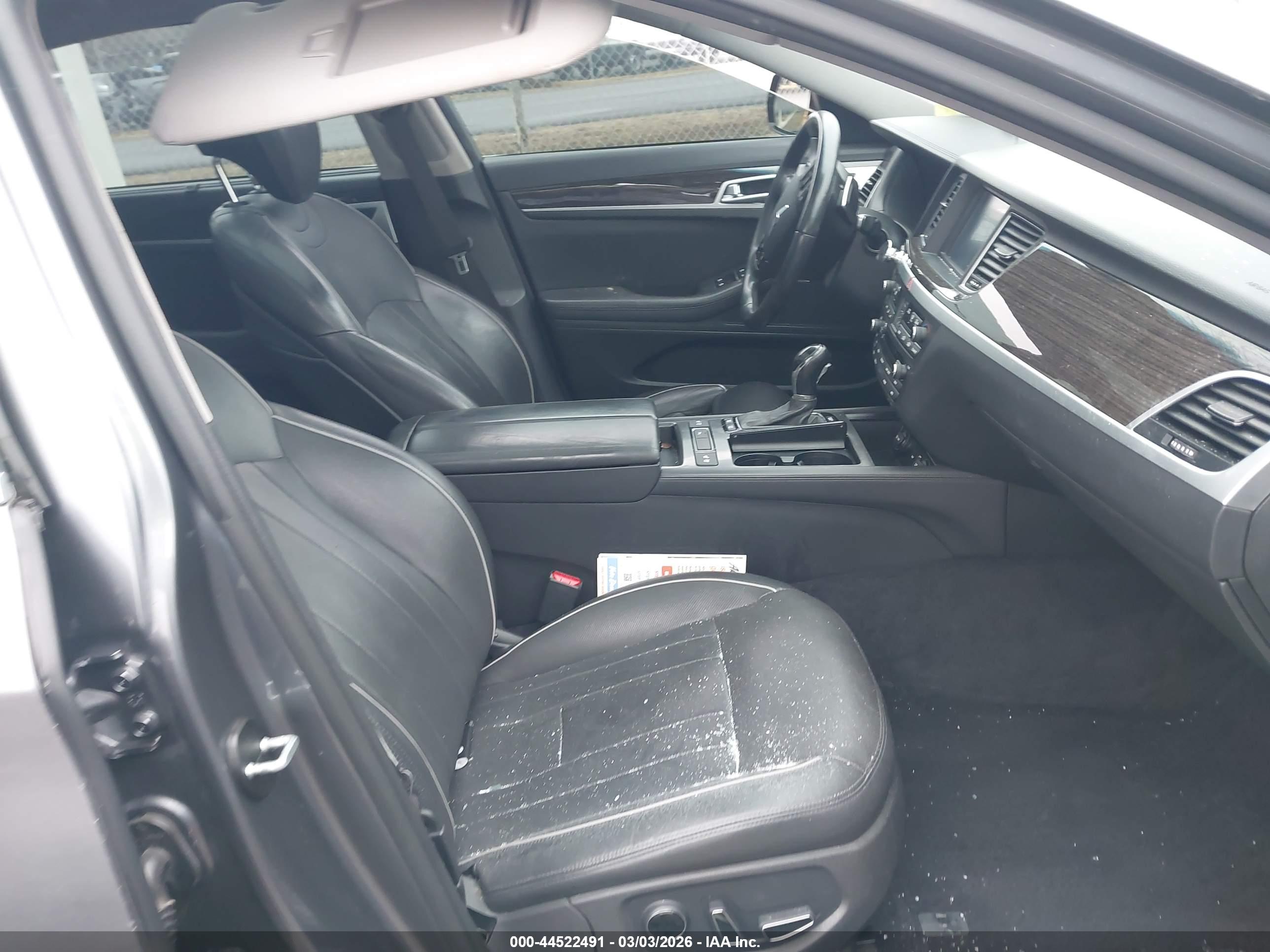 HYUNDAI GENESIS image 5