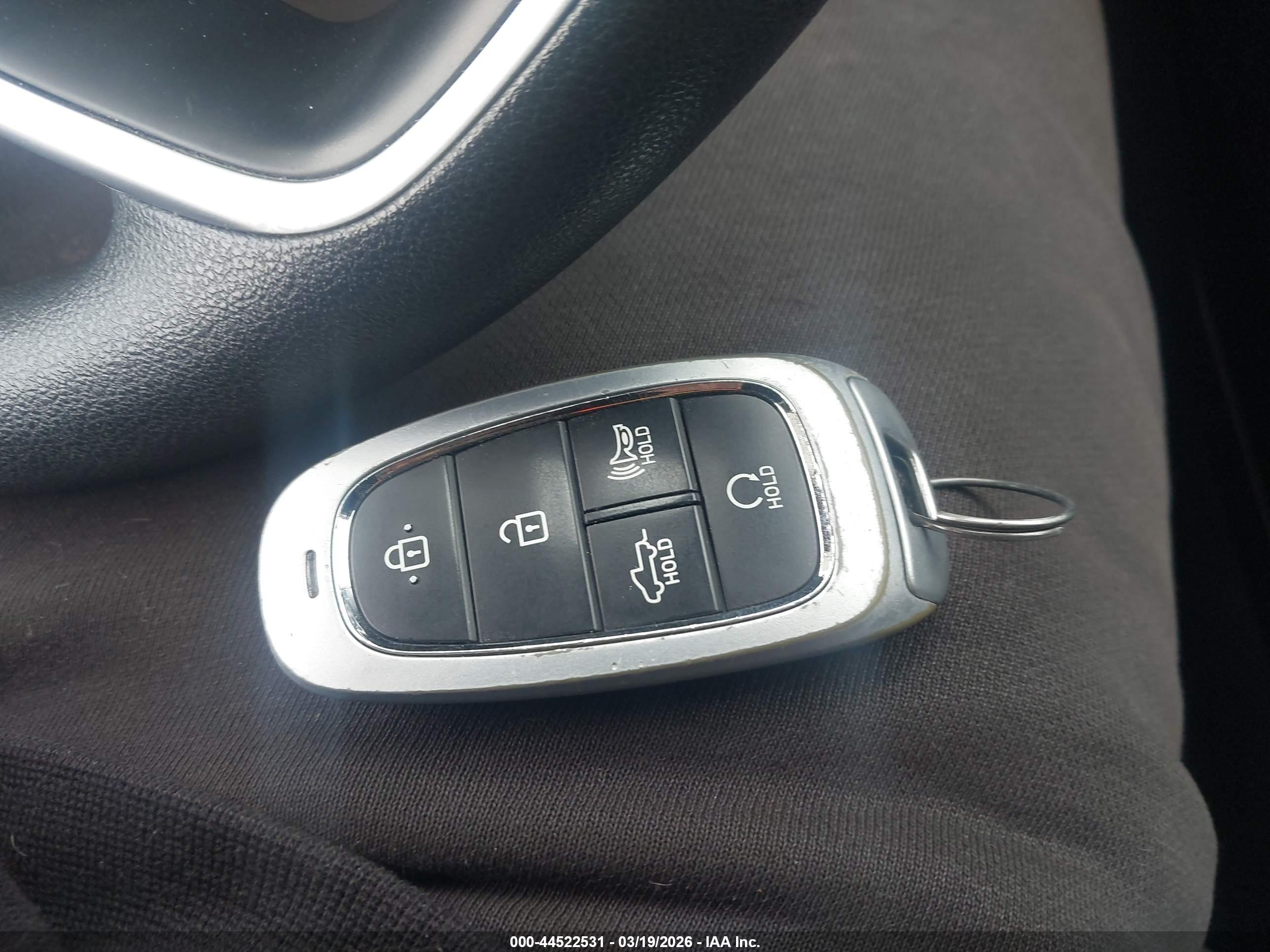 HYUNDAI SANTA image 11