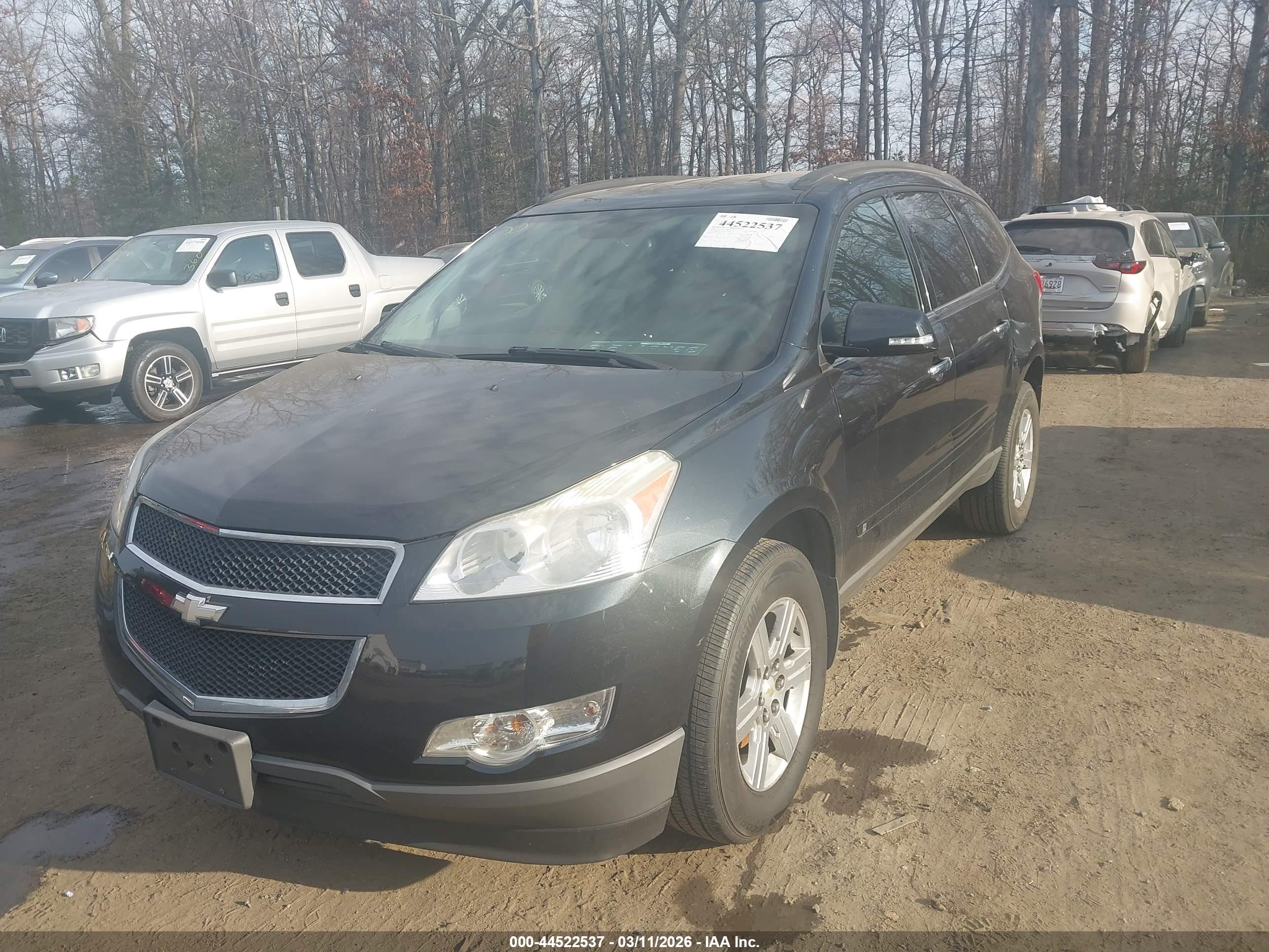 CHEVROLET TRAVERSE image 2