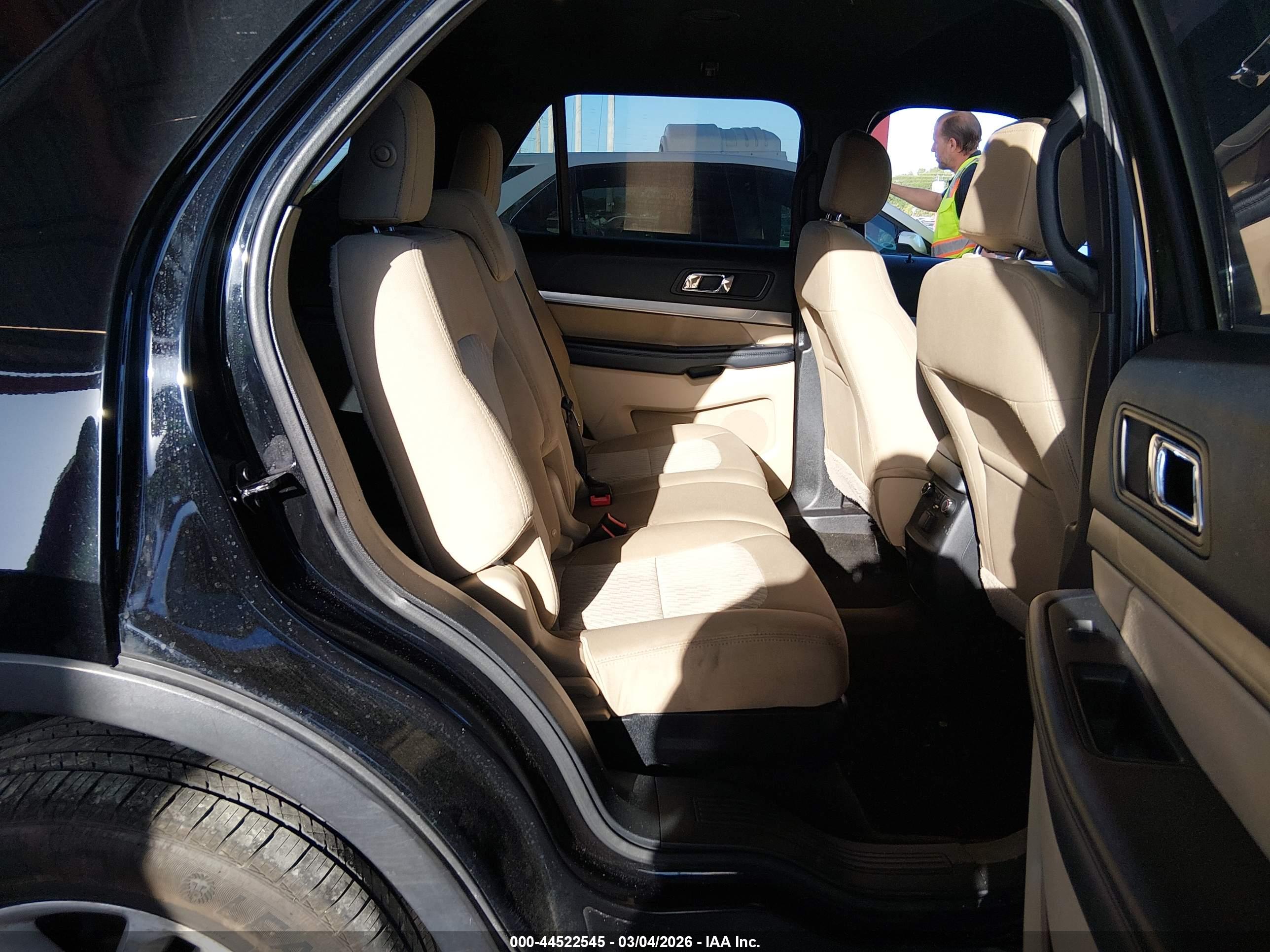 FORD EXPLORER image 8