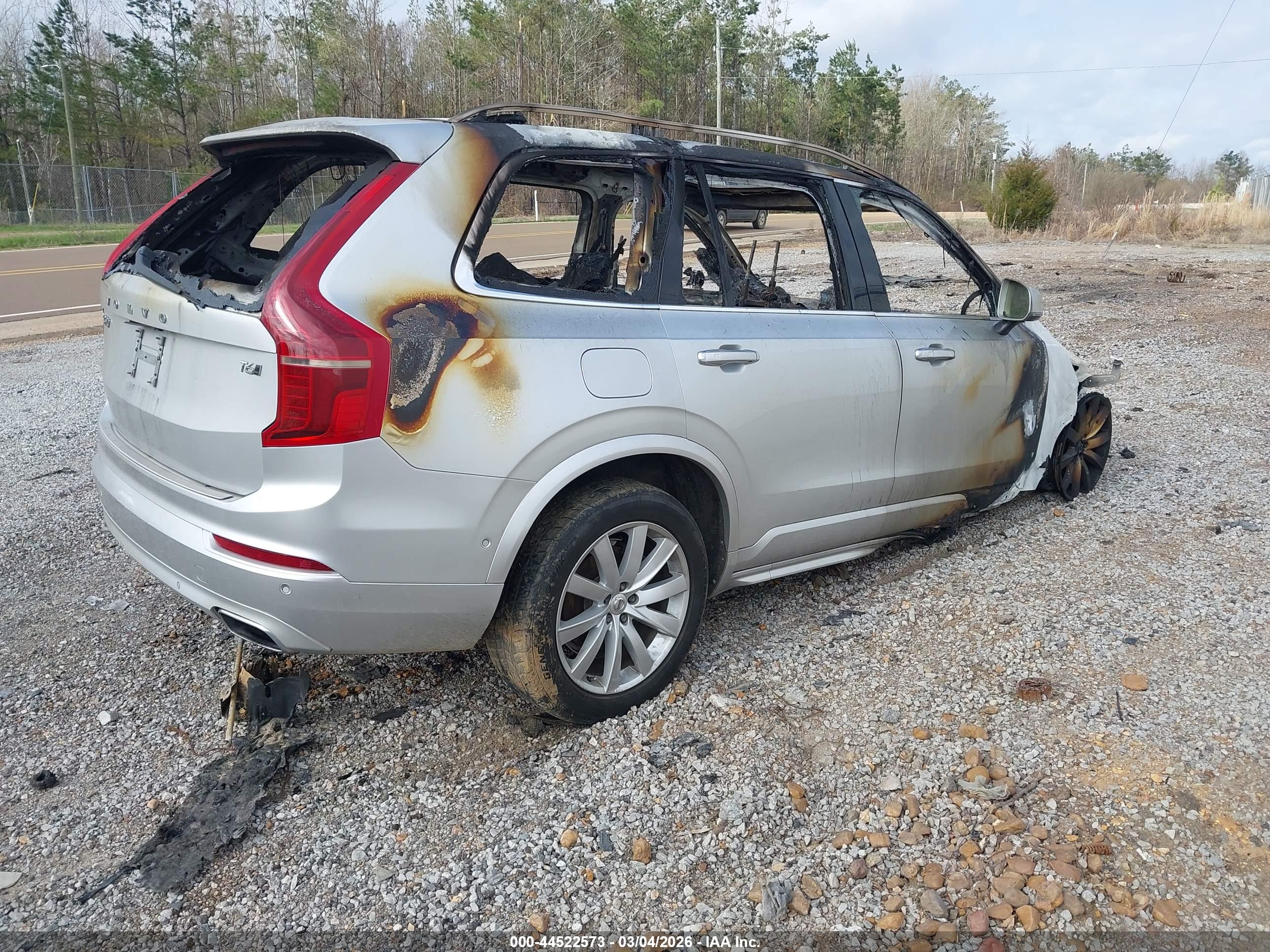 VOLVO XC90 image 4