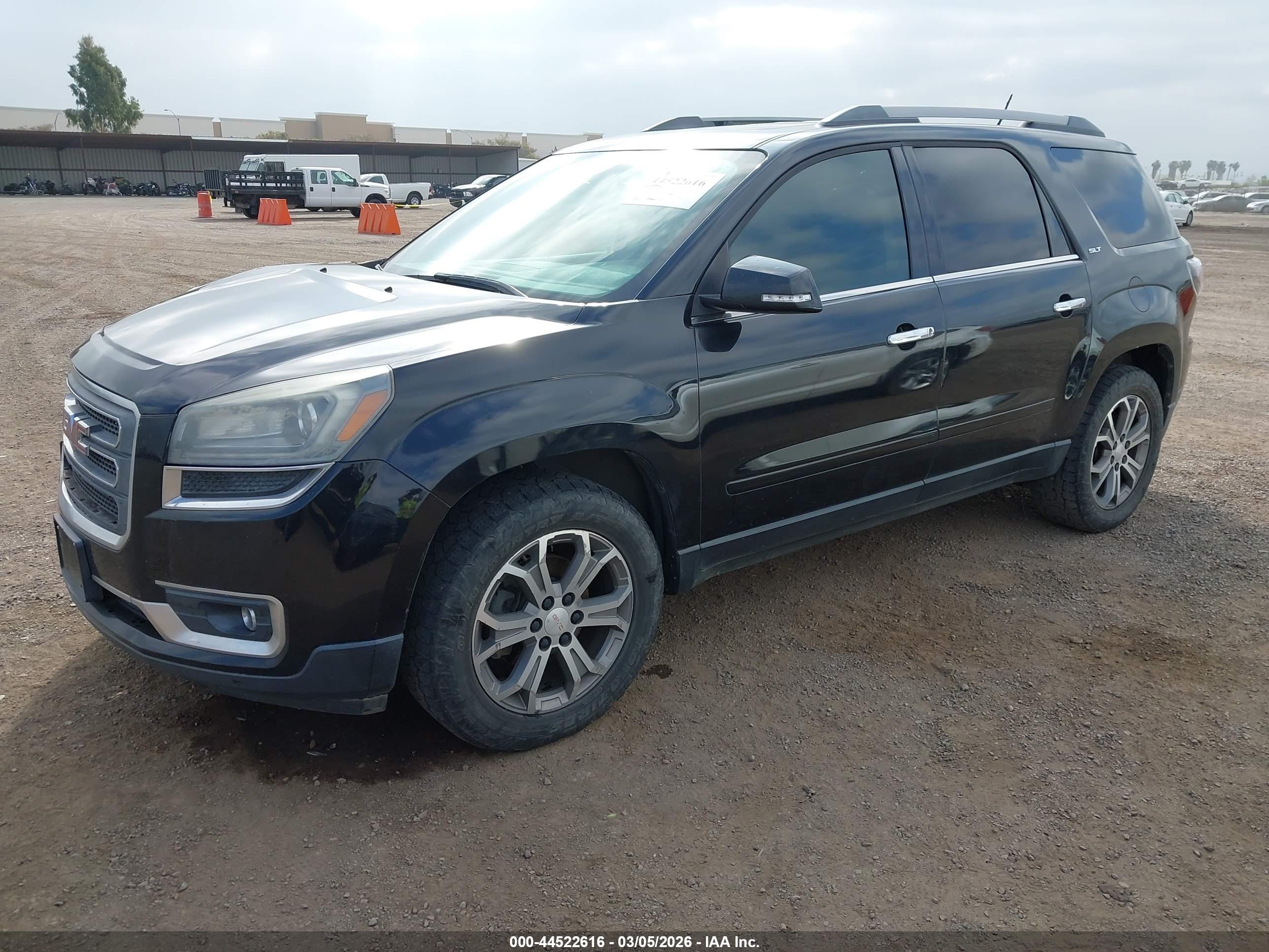 GMC ACADIA image 2