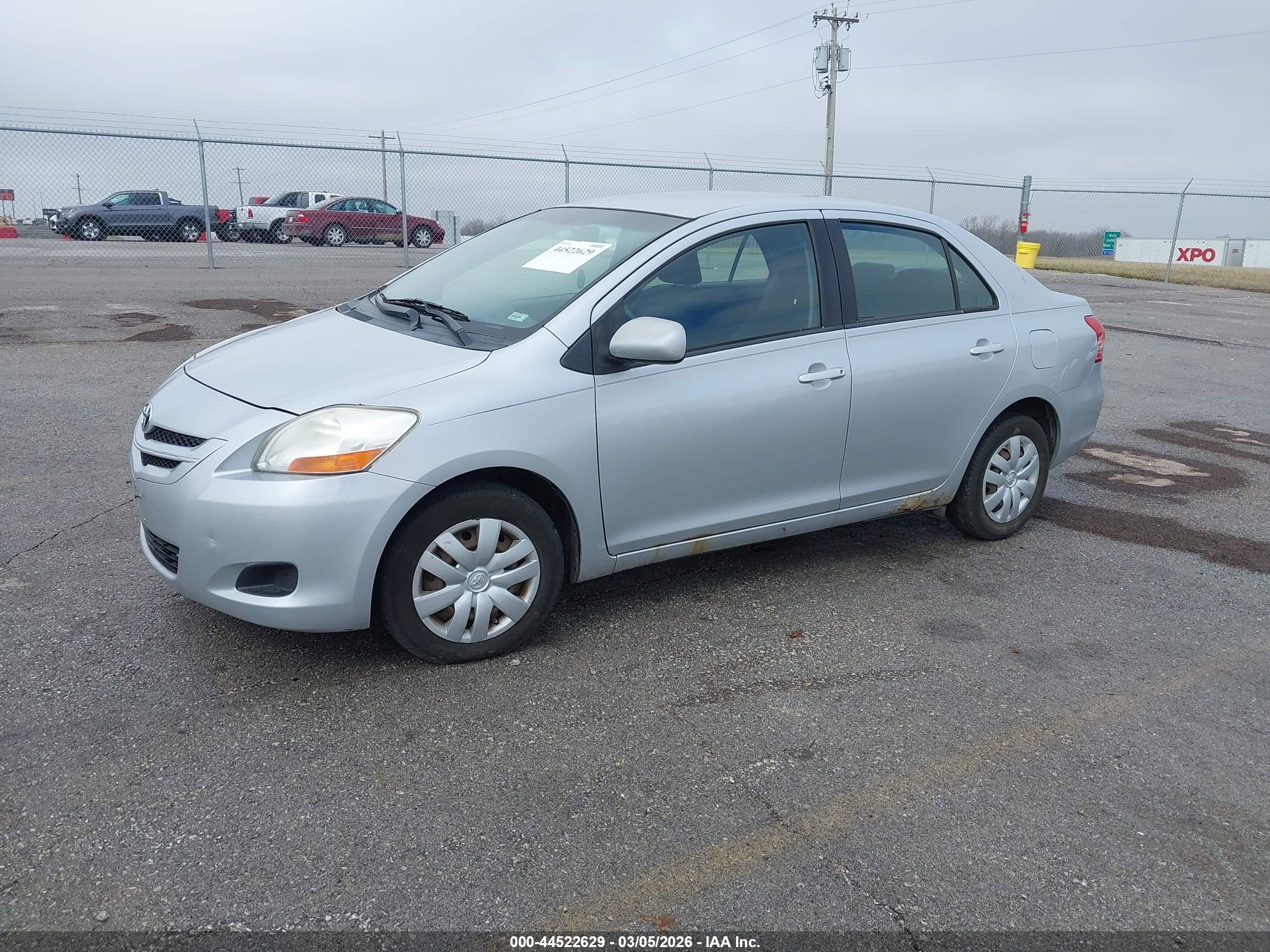 TOYOTA YARIS image 2