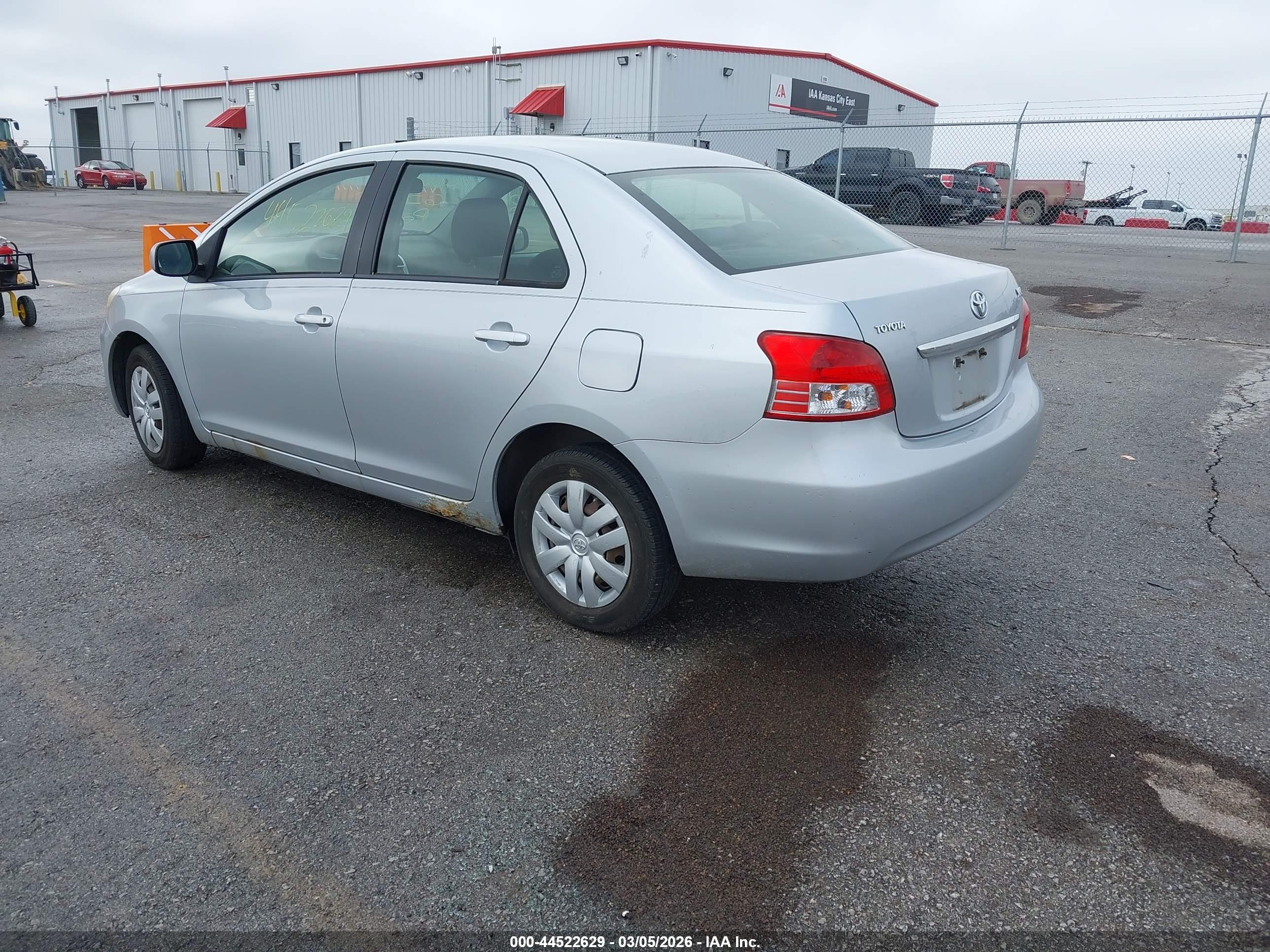 TOYOTA YARIS image 3