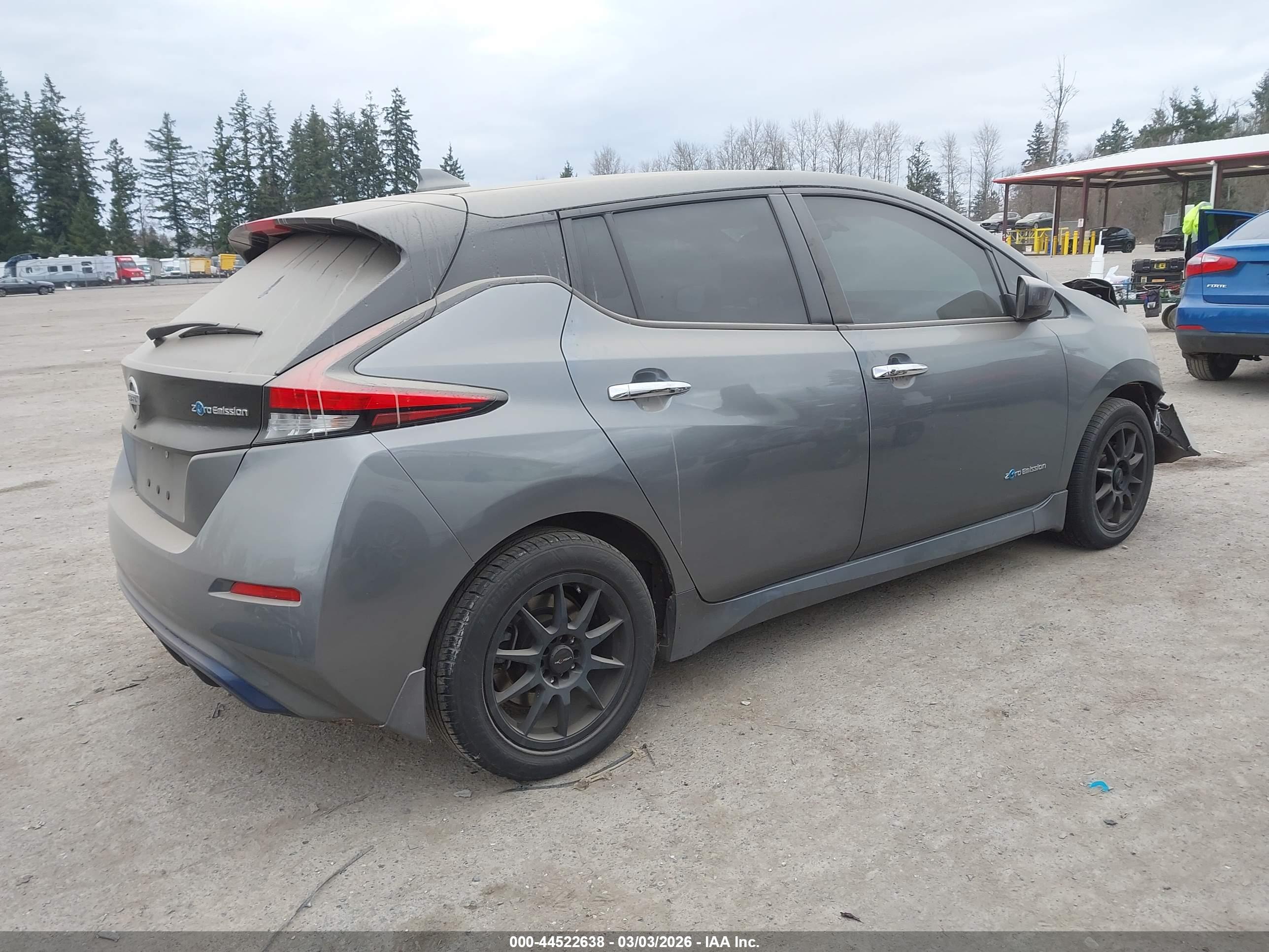 NISSAN LEAF image 4