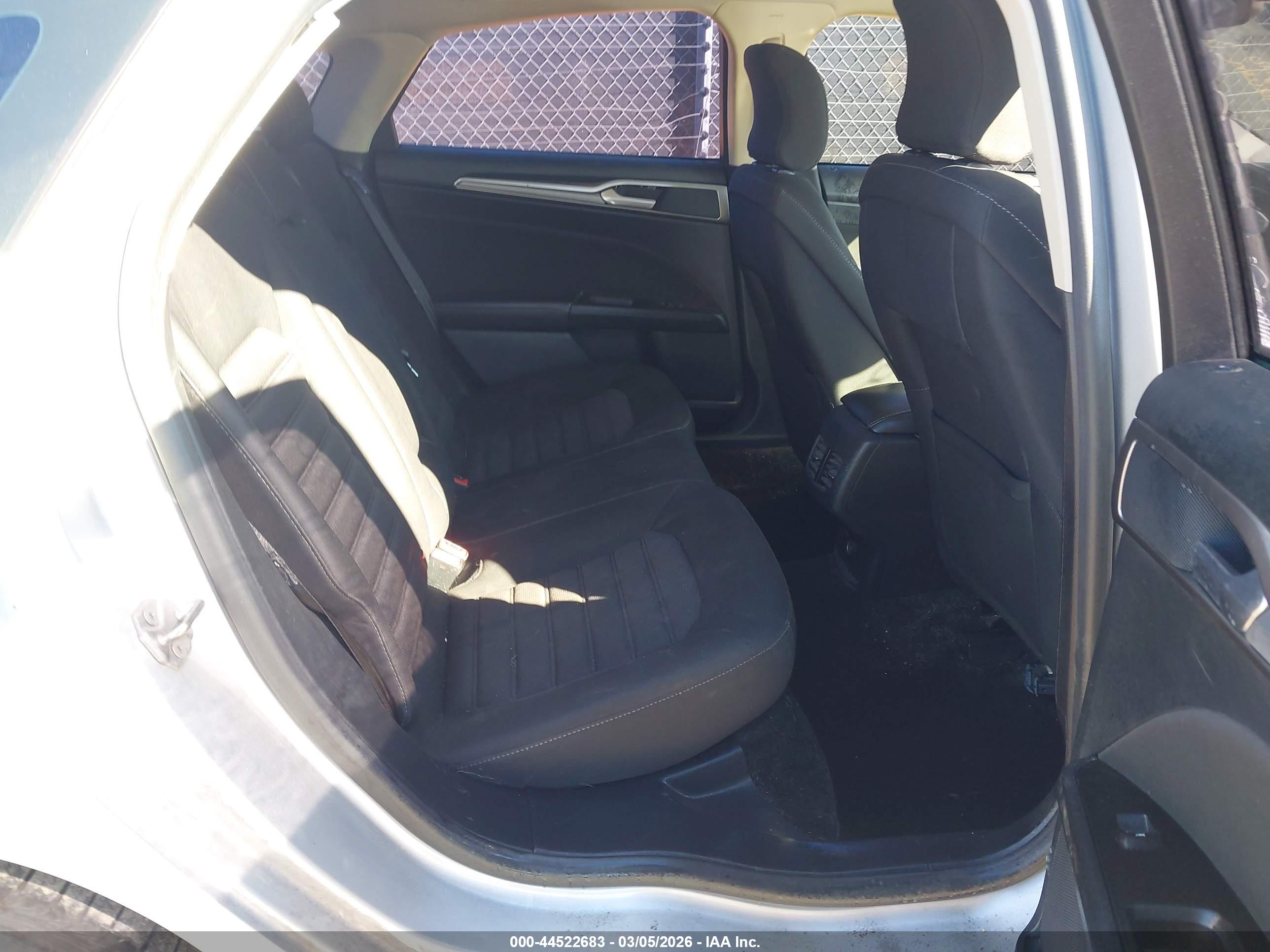 FORD FUSION image 8
