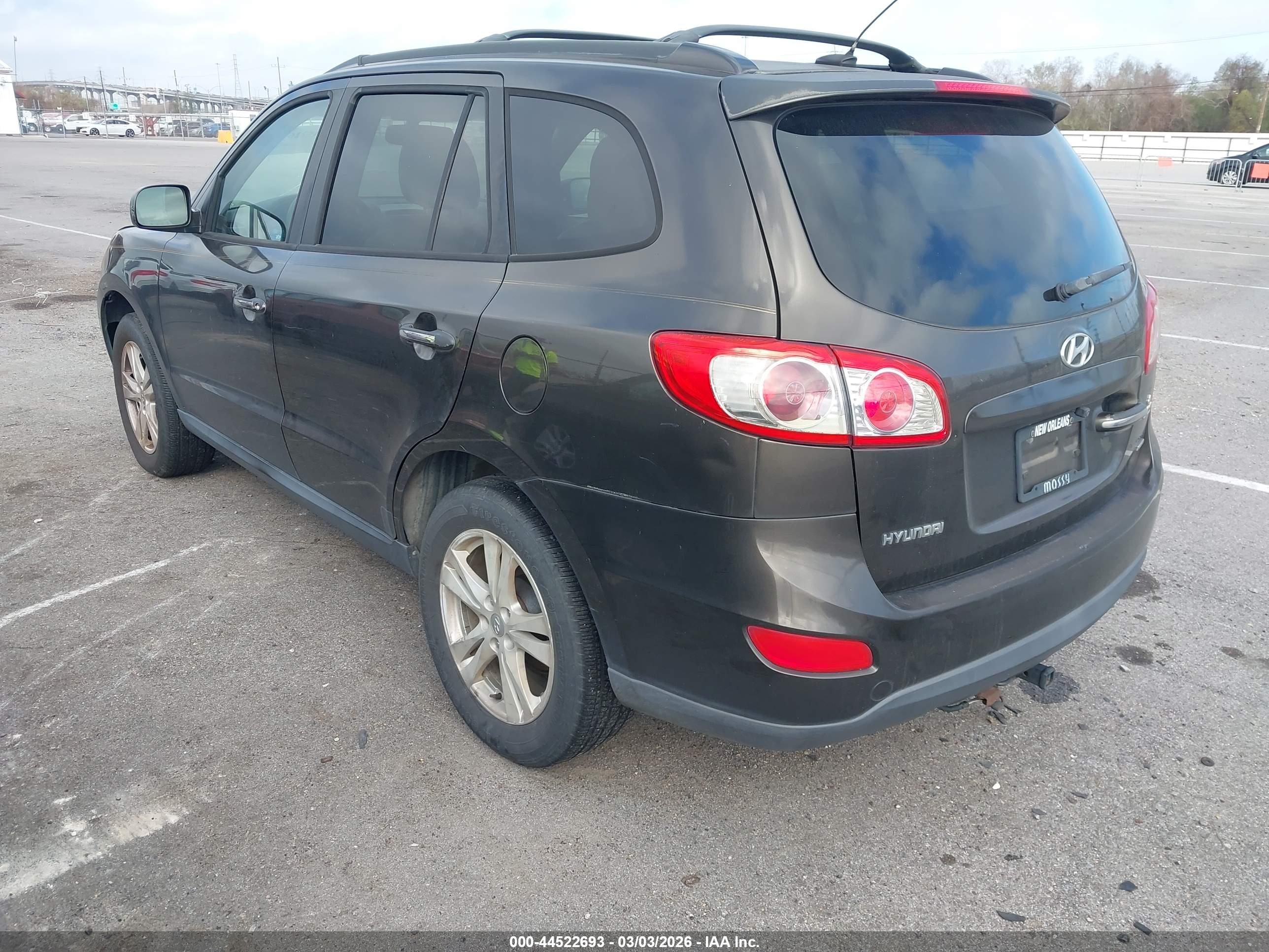 HYUNDAI SANTA image 3