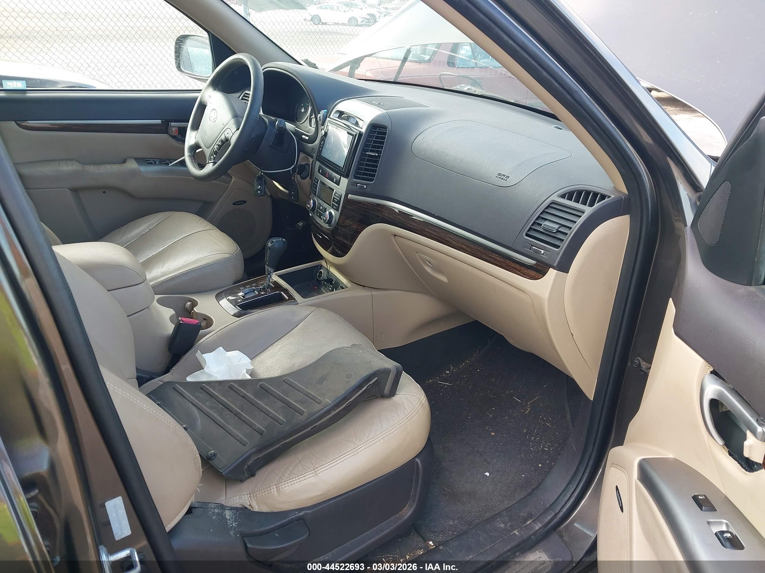 HYUNDAI SANTA image 5