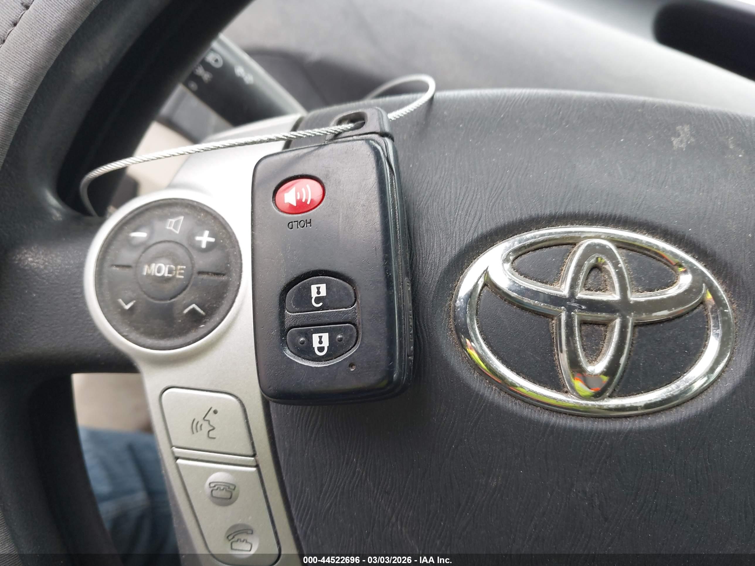 TOYOTA PRIUS image 11