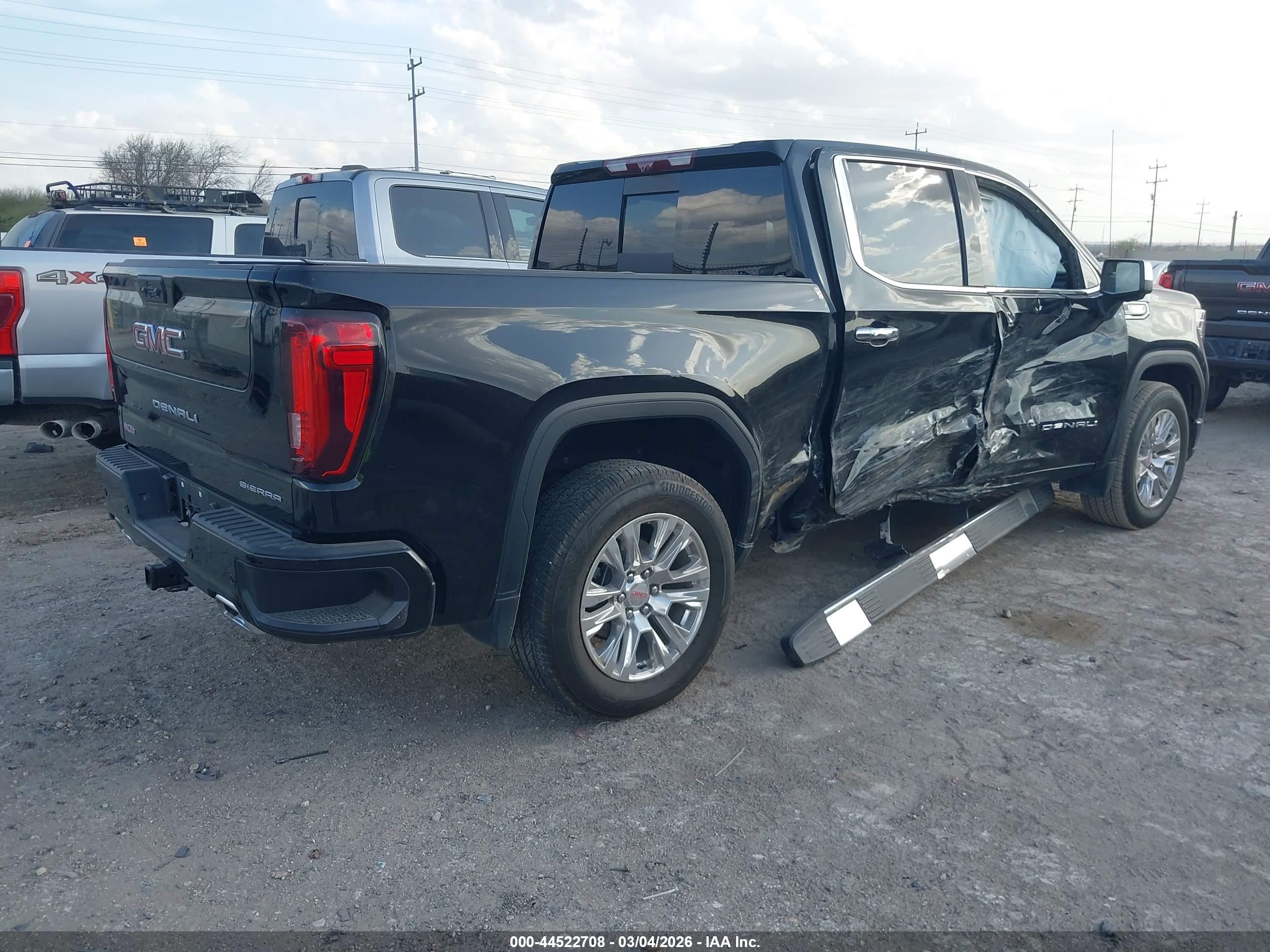 GMC SIERRA image 4